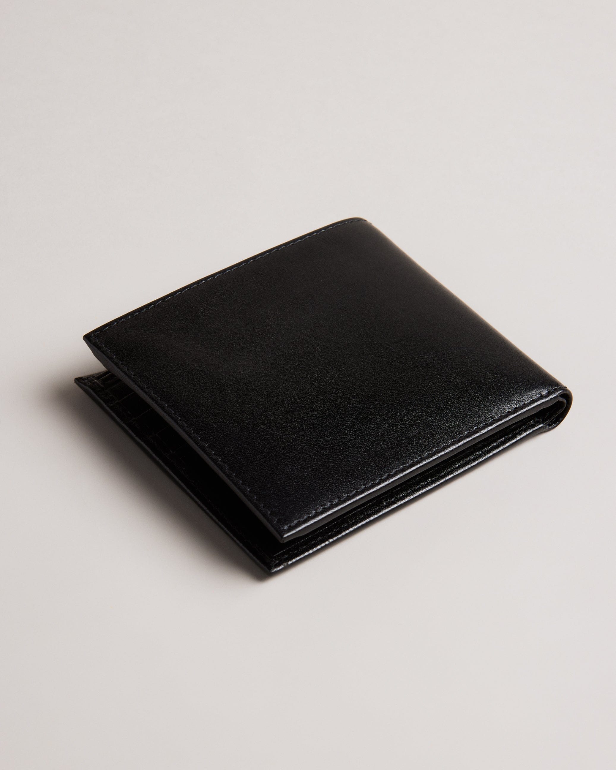 CORNER Prugs Embossed Corner Leather Bifold Coin Wallet Black