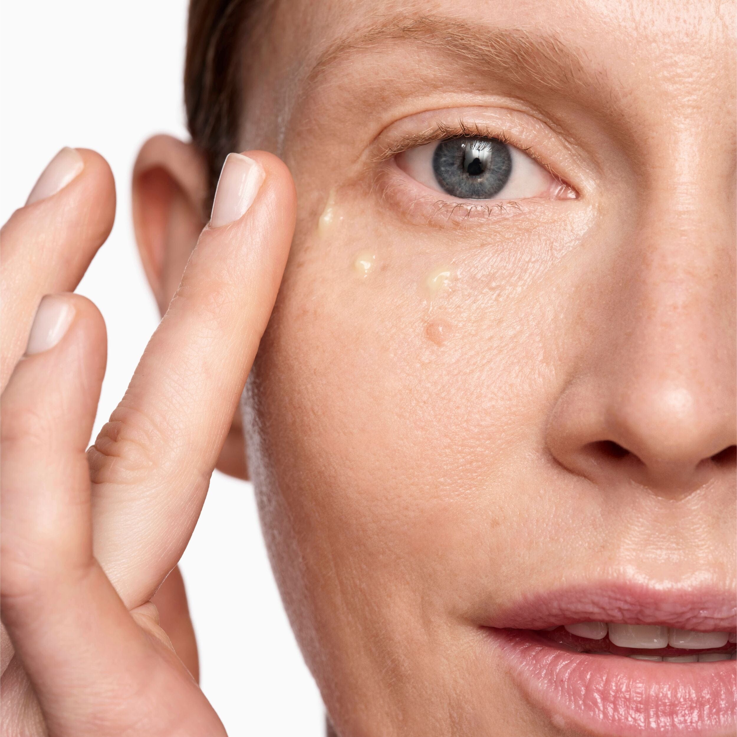 Action Youthbomb 360° Multi Action Eye Repair Night Serum (1% Retinol Complex)