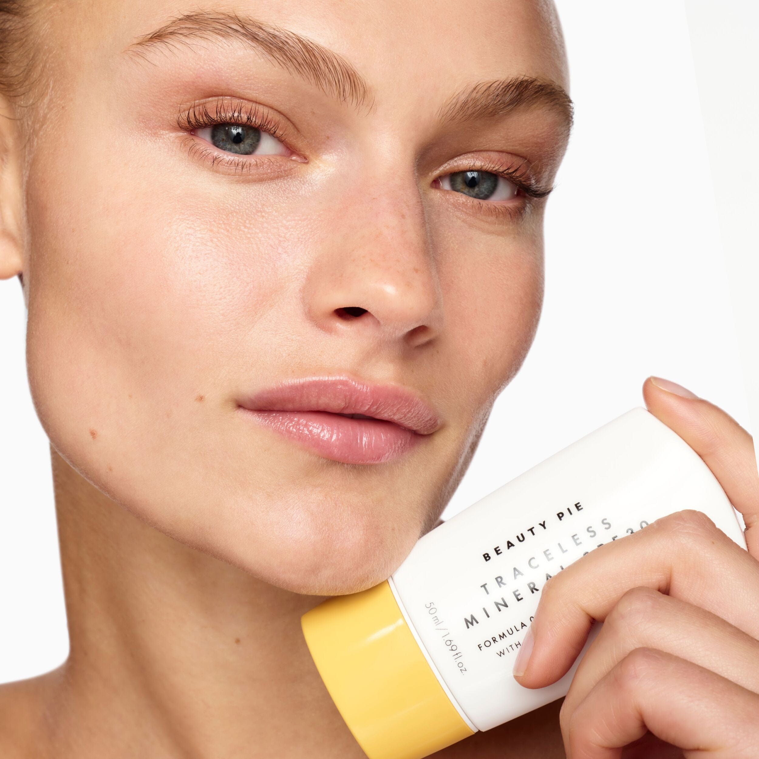 Spectrum Traceless Mineral Broad Spectrum SPF 30 Sunscreen + Primer