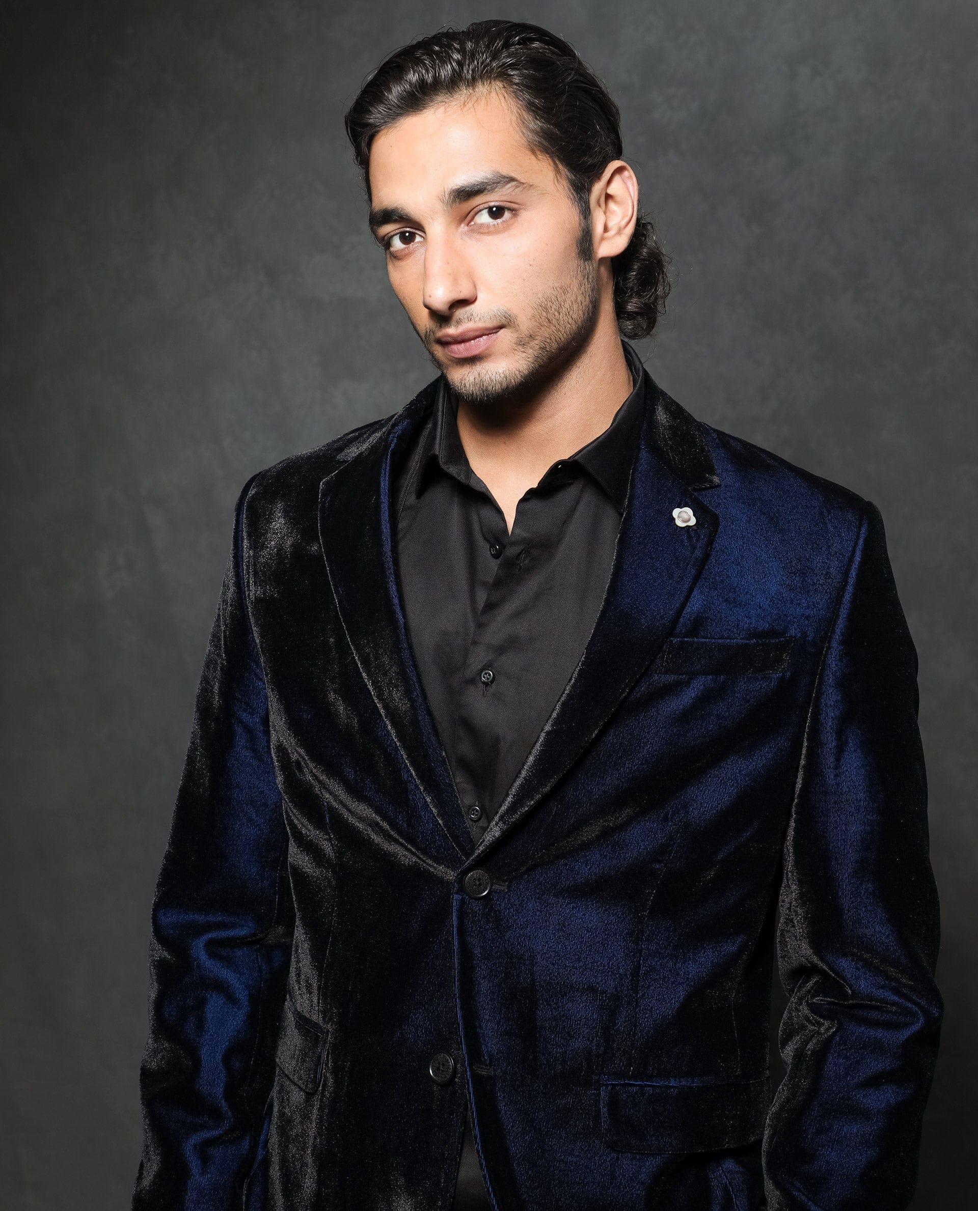 RARE Rabbit Men's Velter Dark Blue Velvet Plain Tailored Fit Full Sleeve Lapel Neck Blazer