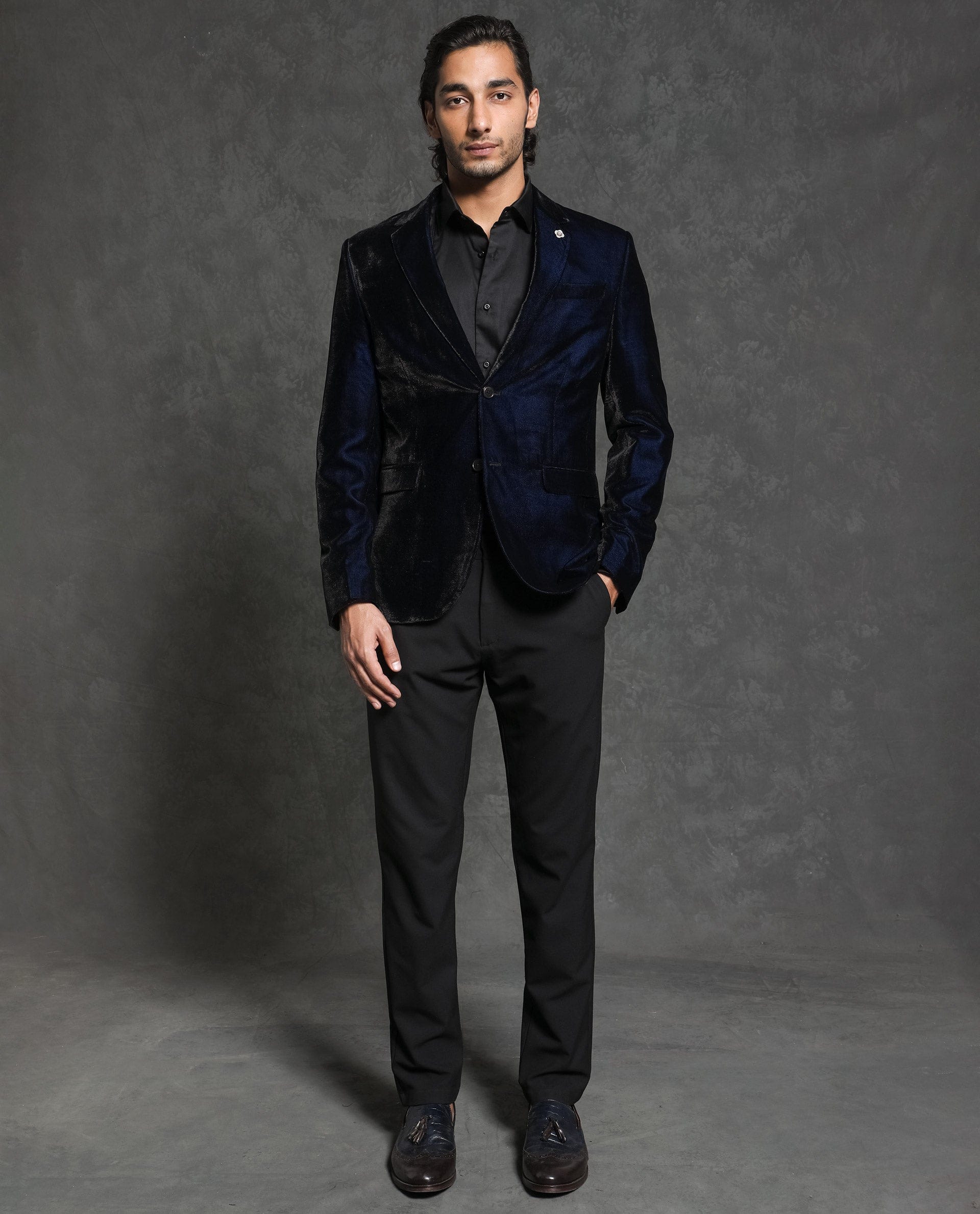 RARE Rabbit Men's Velter Dark Blue Velvet Plain Tailored Fit Full Sleeve Lapel Neck Blazer