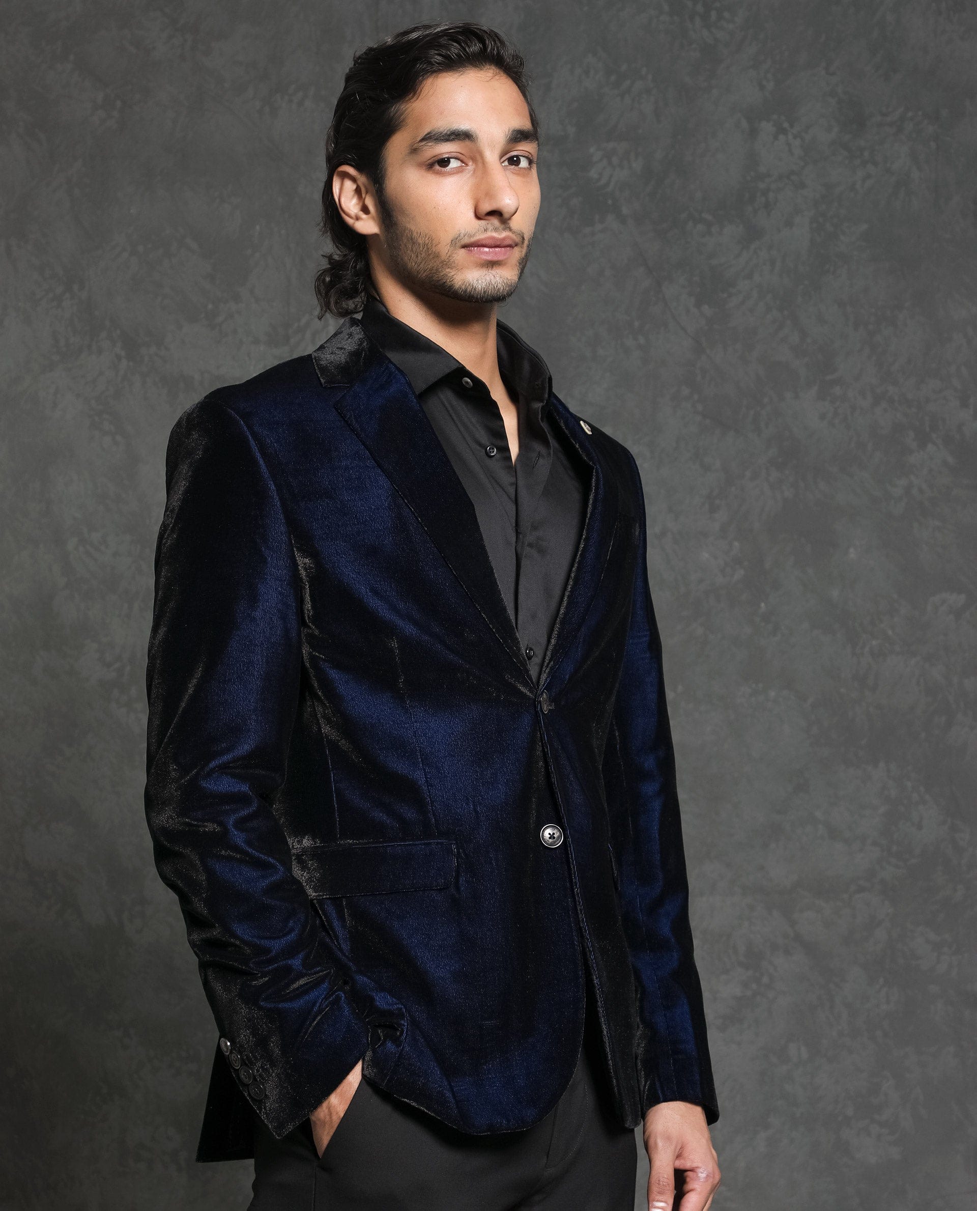RARE Rabbit Men's Velter Dark Blue Velvet Plain Tailored Fit Full Sleeve Lapel Neck Blazer