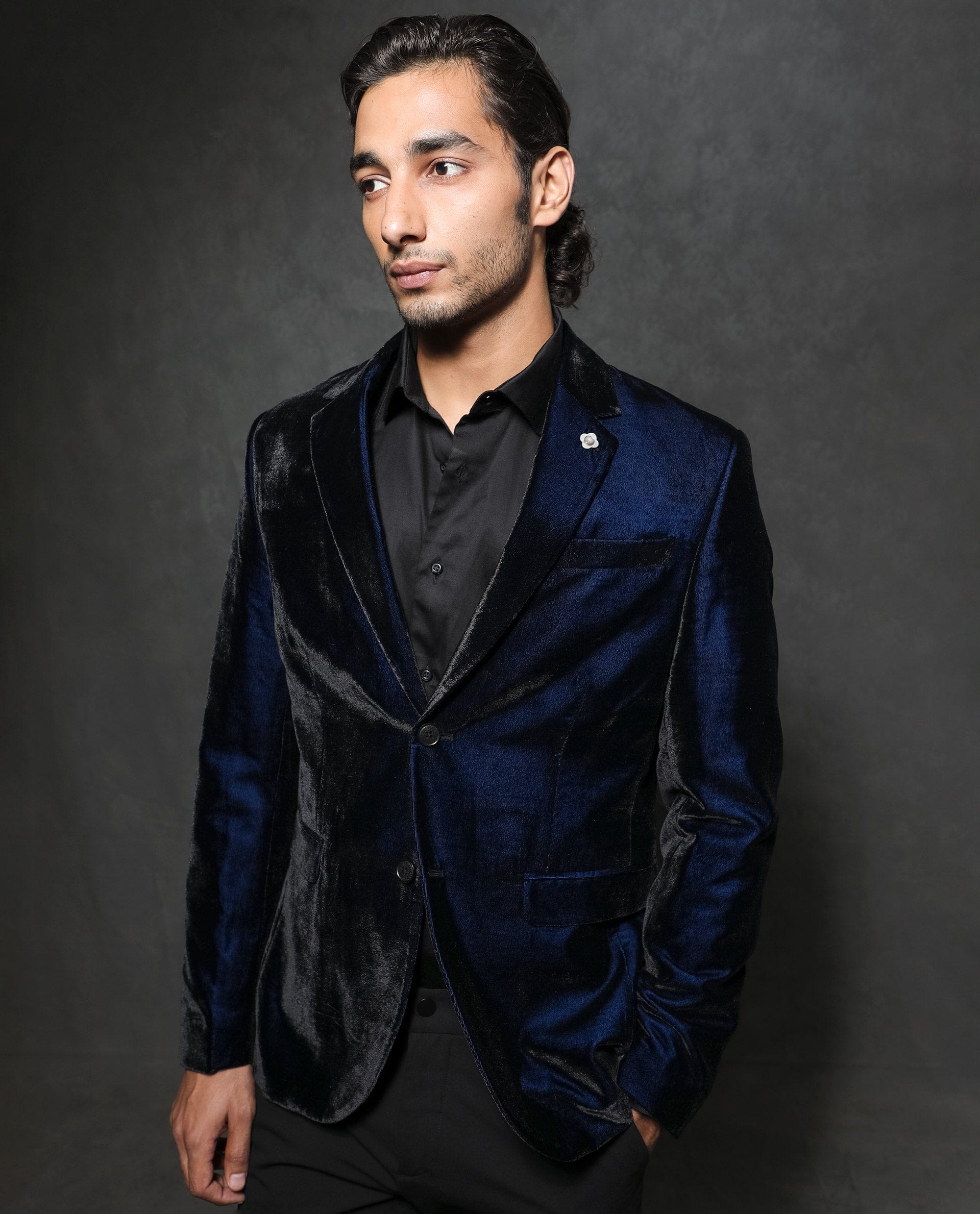 RARE Rabbit Men's Velter Dark Blue Velvet Plain Tailored Fit Full Sleeve Lapel Neck Blazer