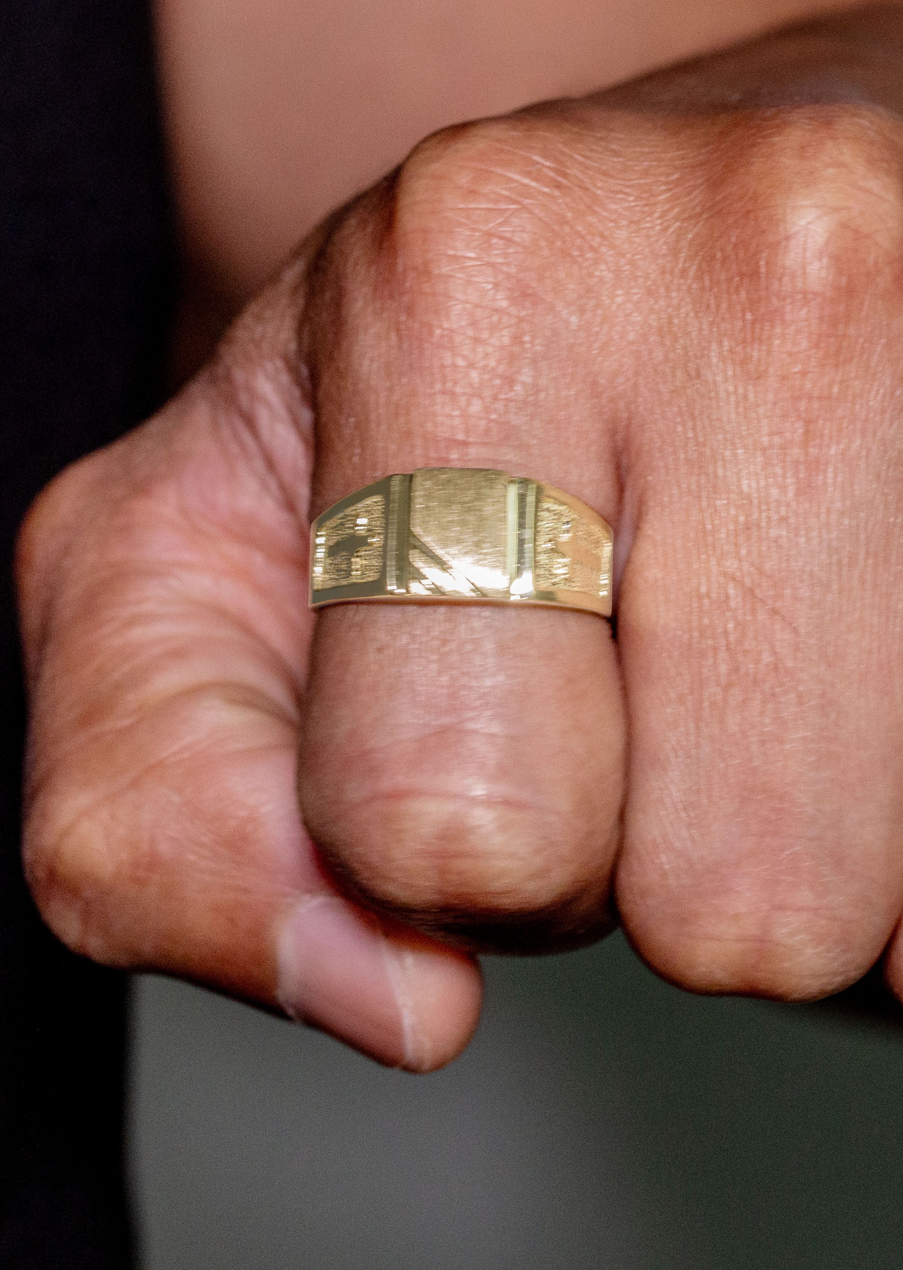 Manufacturer 1 Mens Cross Signet Ring - 10K Gold | 5 Grams