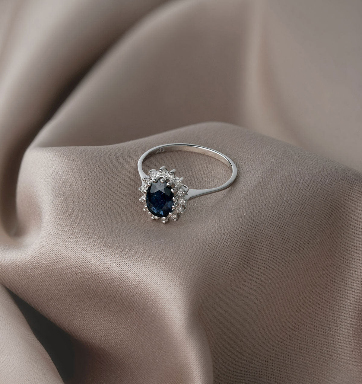 Diamond Sapphire 0.95ct And Diamond 9K White Gold Ring