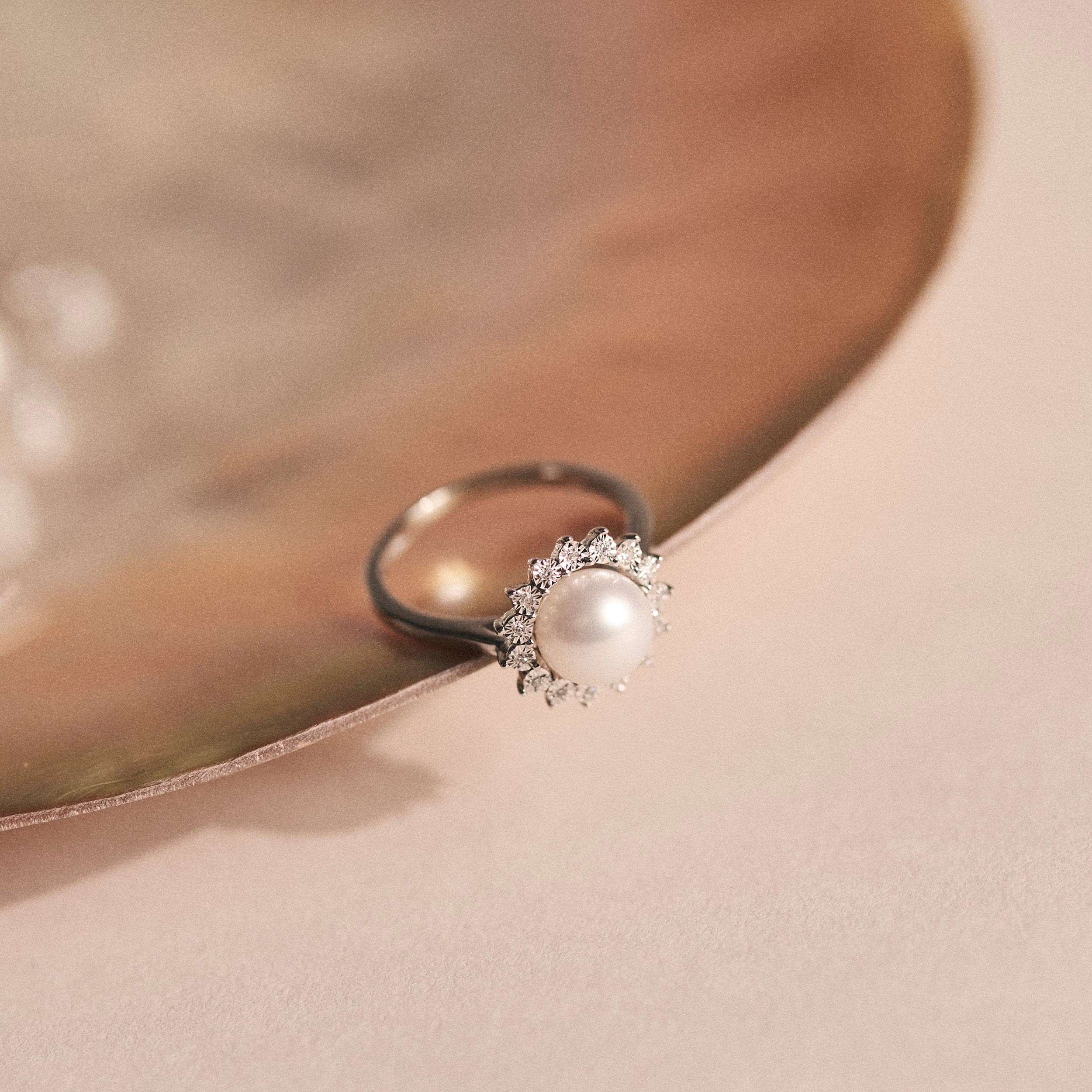 Diamond Stellato Collection Pearl and Diamond Ring 0.05ct in 9K White Gold