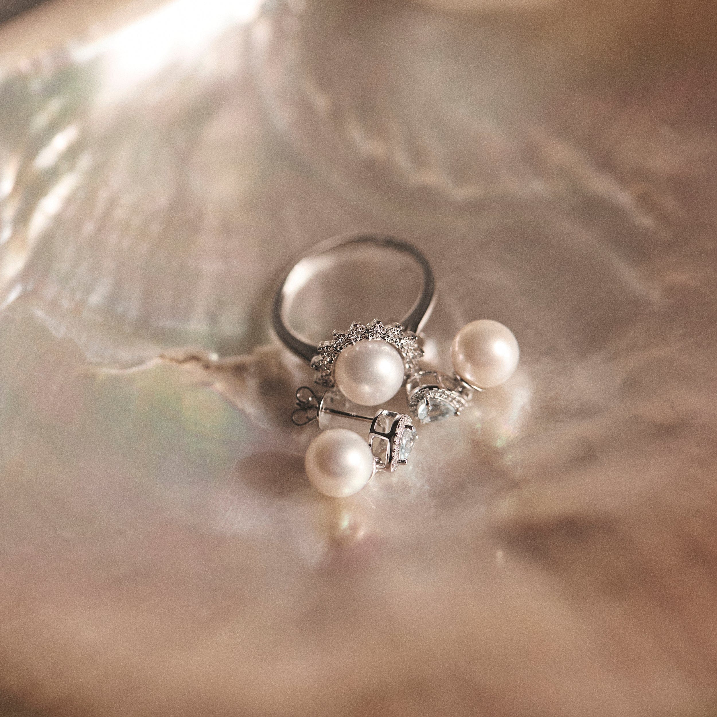 Diamond Stellato Collection Pearl and Diamond Ring 0.05ct in 9K White Gold