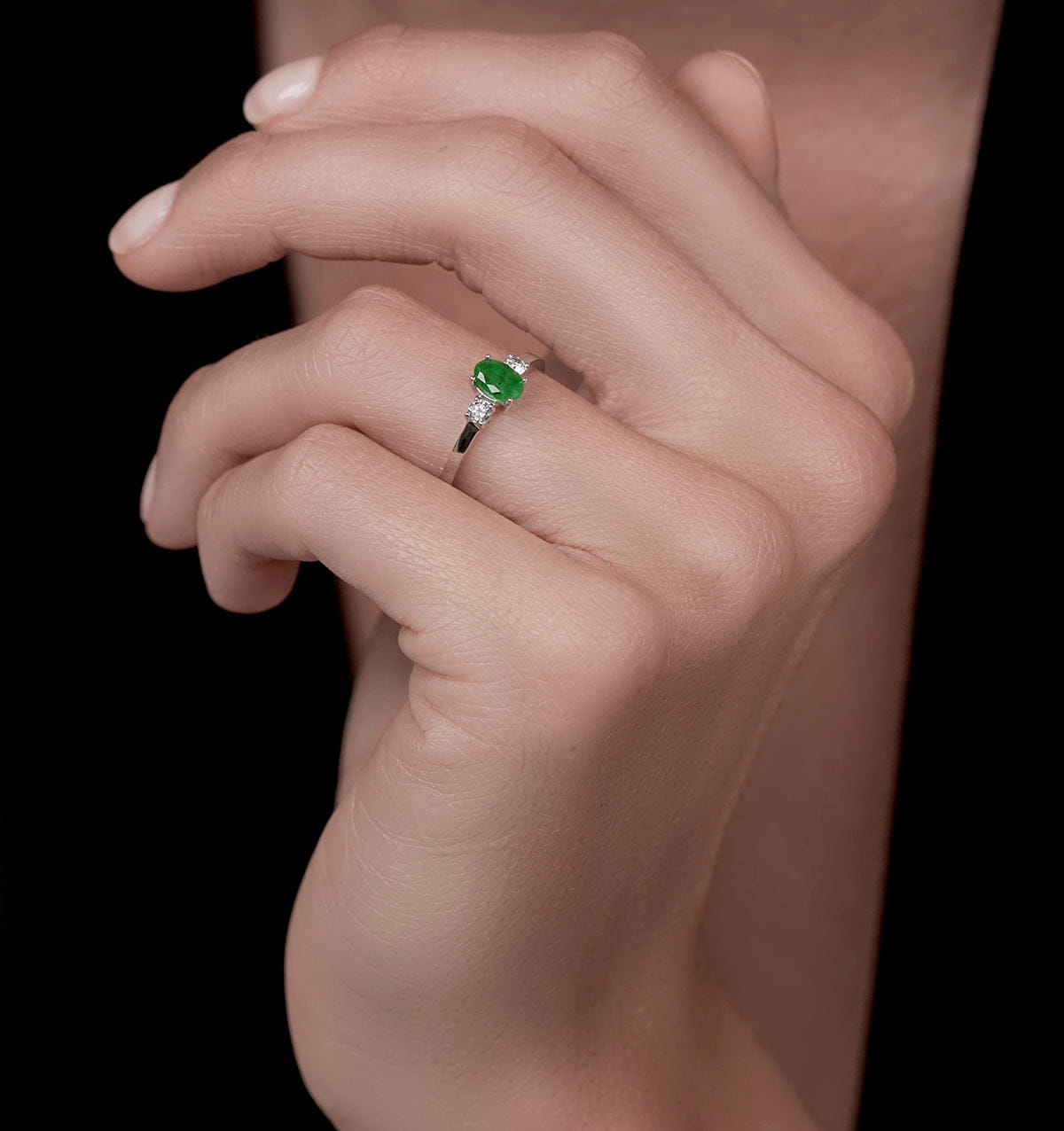 Diamond Emerald 6 x 4 mm And Diamond 18K White Gold Ring N4314Y