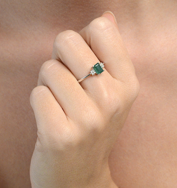 Diamond Emerald 6 x 4 mm And Diamond 18K White Gold Ring