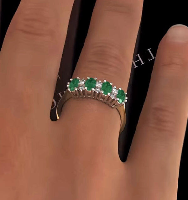 Diamond Emerald 0.94ct And Diamond 9K Gold Ring