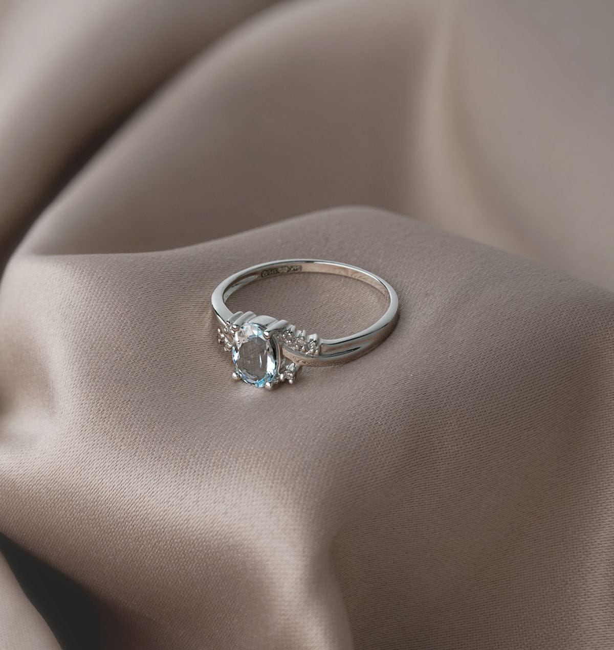 Diamond Aquamarine 0.70CT And Diamond 18K White Gold Ring N4442