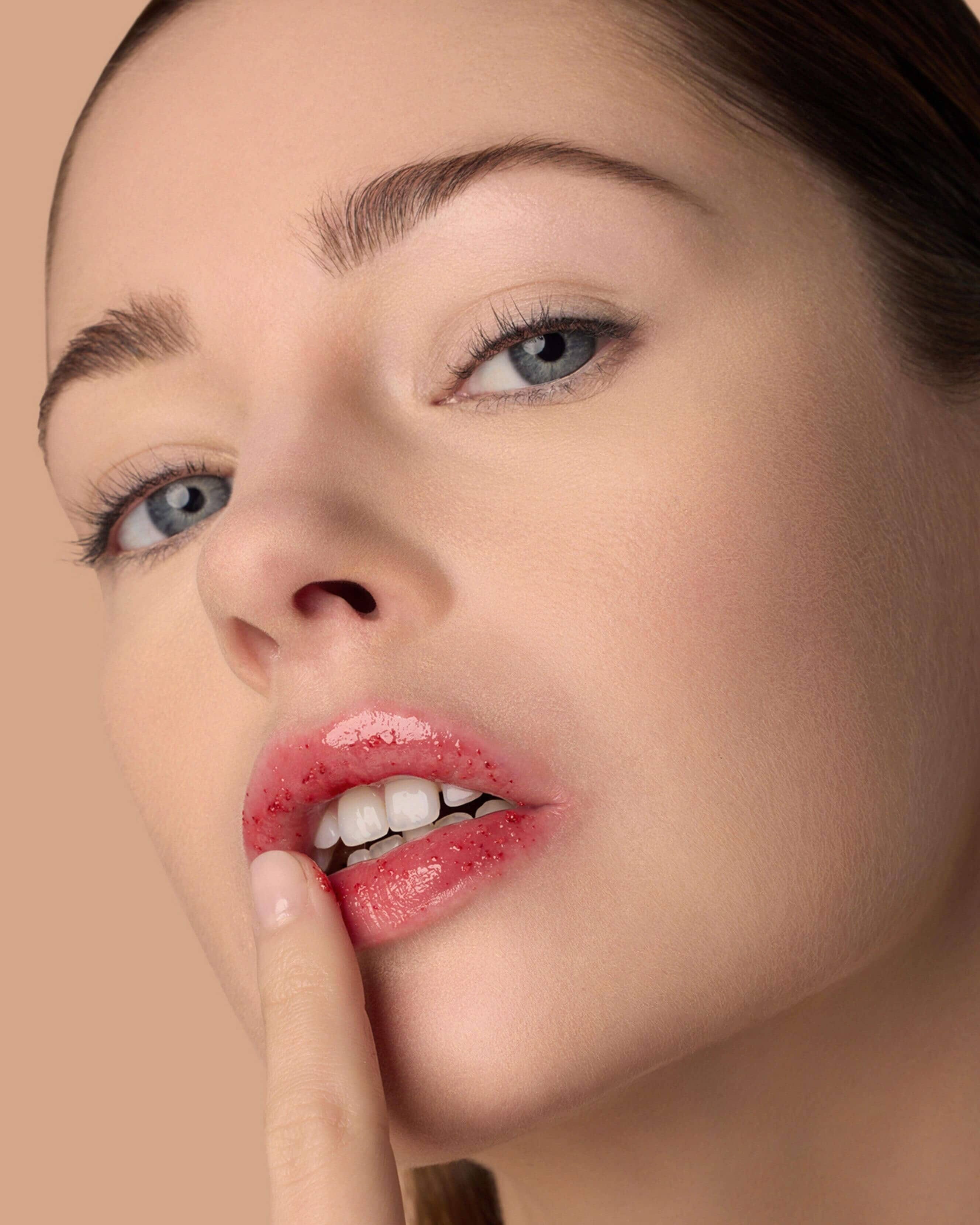 Le Rouge Français Lampyris Divine Lip Scrub