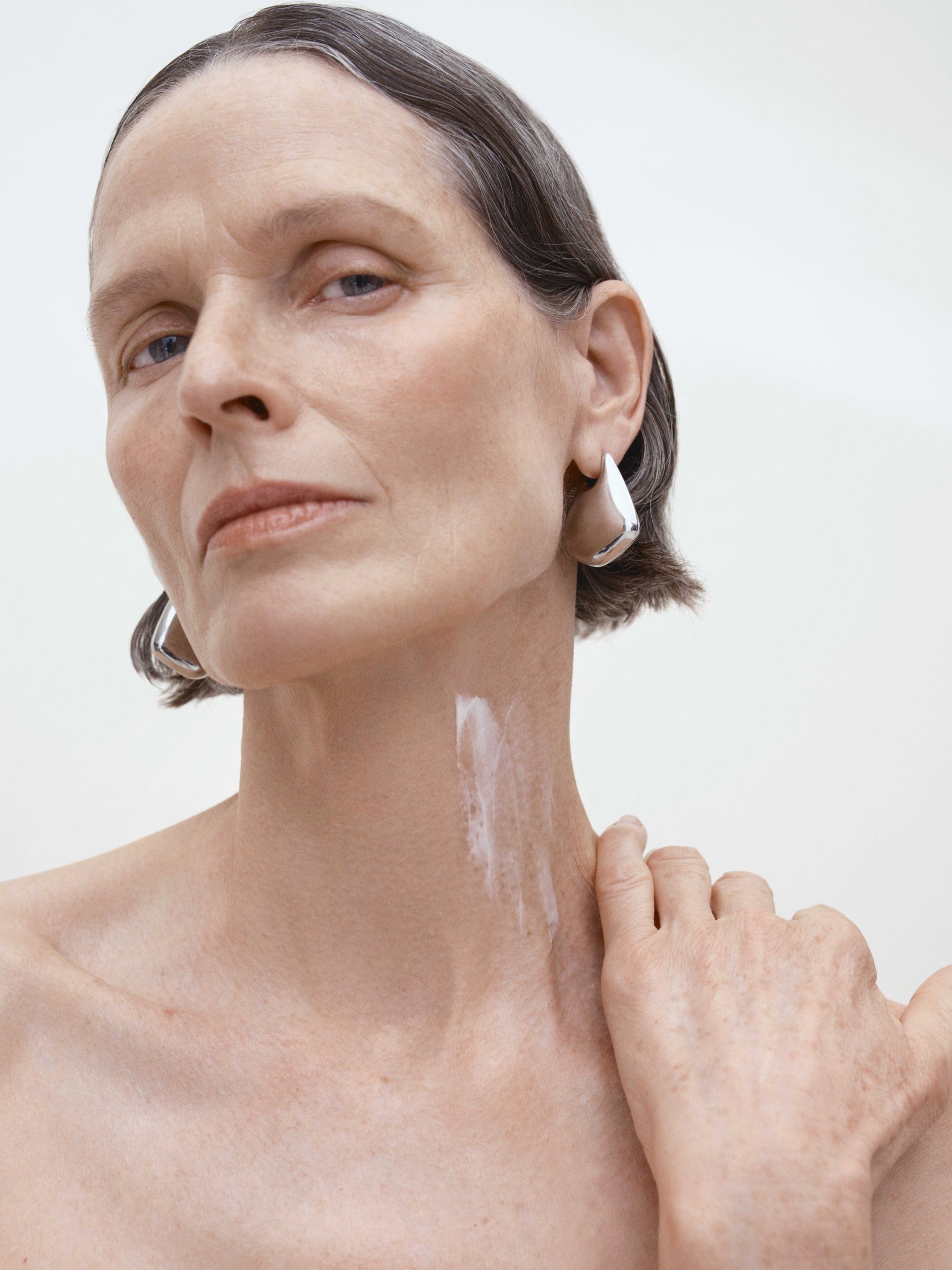 U Beauty The SCULPT Neck + Décolleté Concentrate