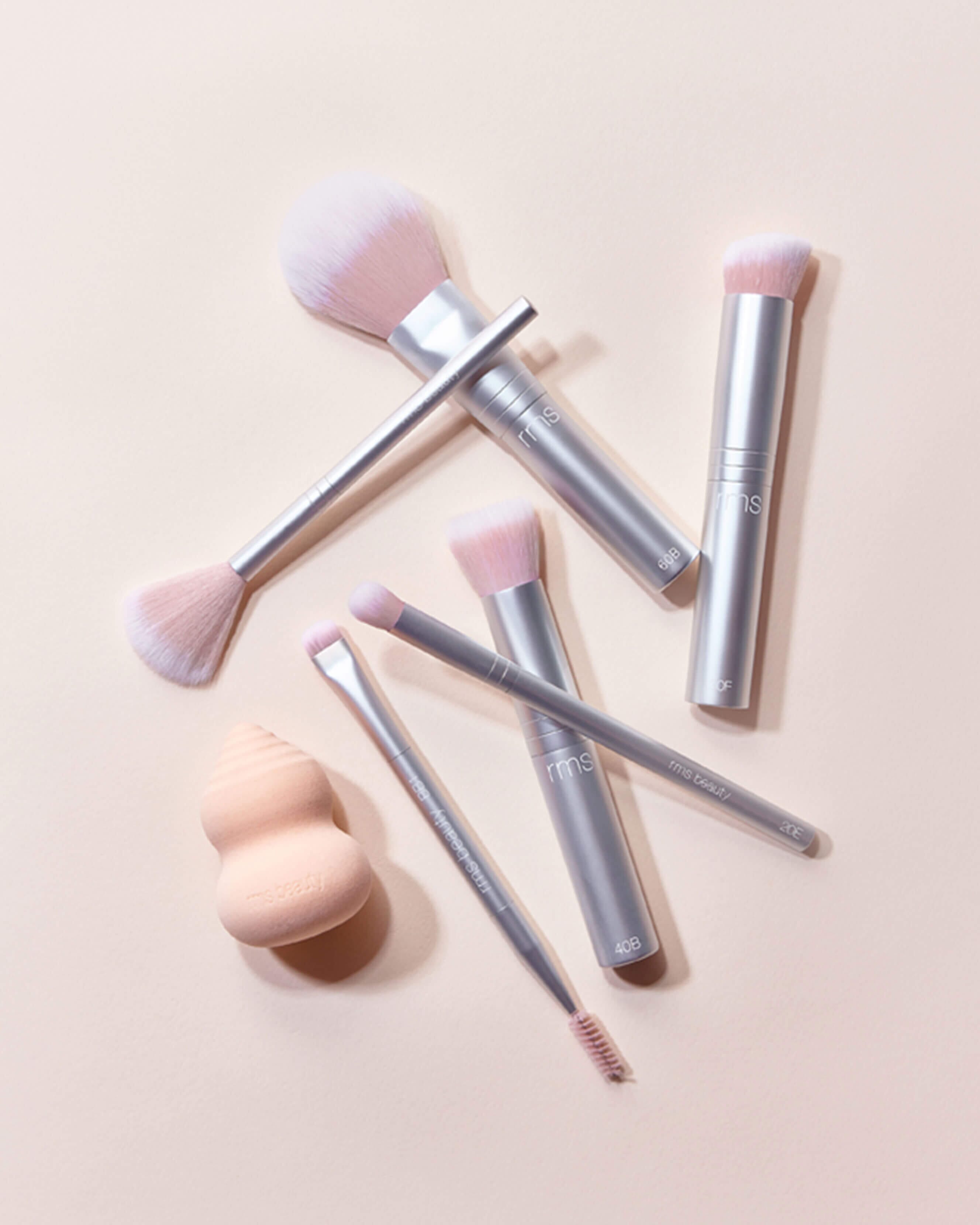 RMS Beauty Skin2Skin Classic Fan Brush