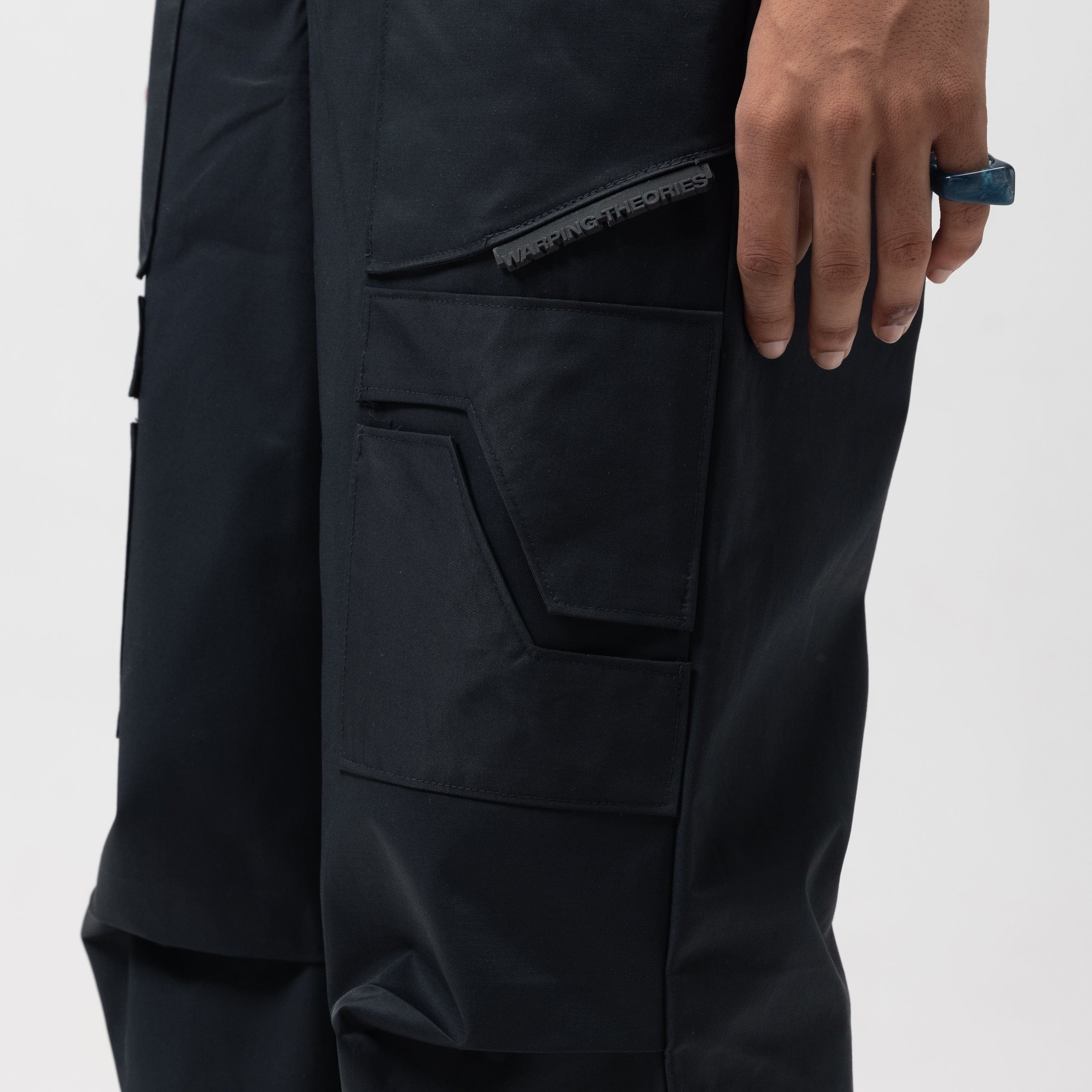 Warping Theories PATCH POCKET PARACHUTE PANTS - ONYX
