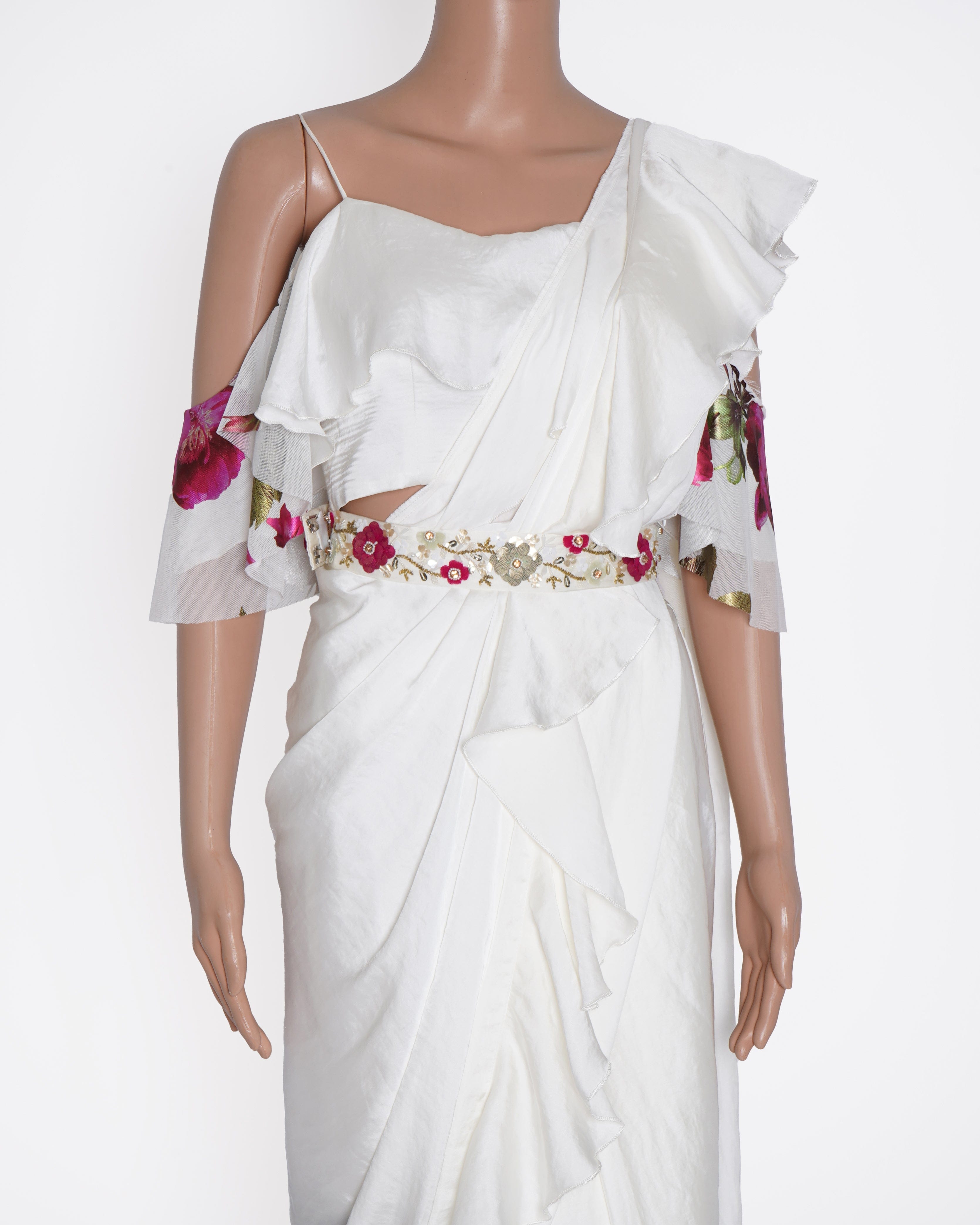 Gunu Sahani New Gunu Sahani White Printed Pre - Stitched Saree Set With Embroidered Belt