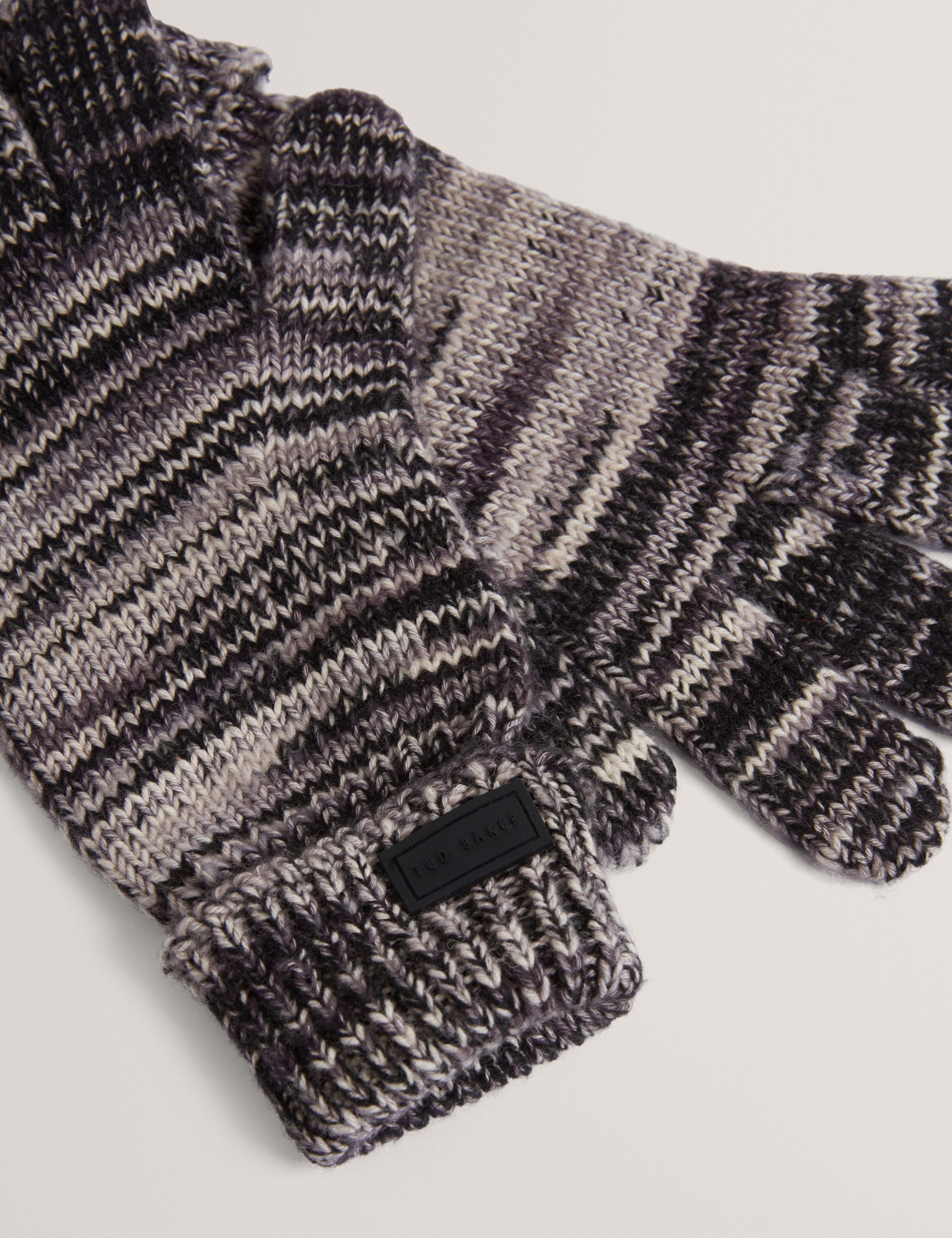 And Scoty Knitted Hat And Glove Set Grey