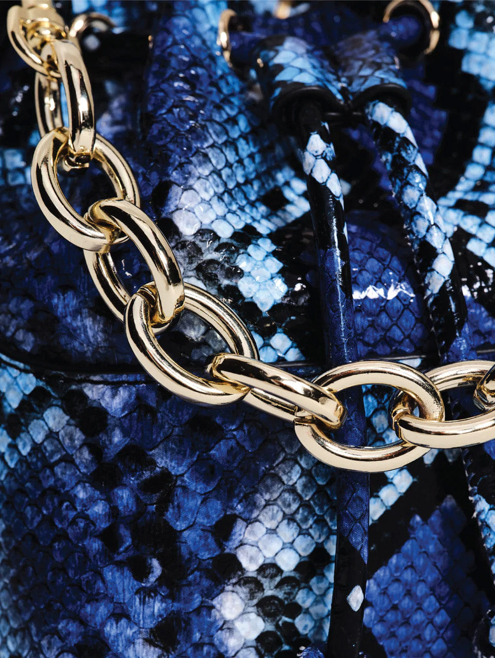 Max+min Bonnie Bucket Blue Snakeskin