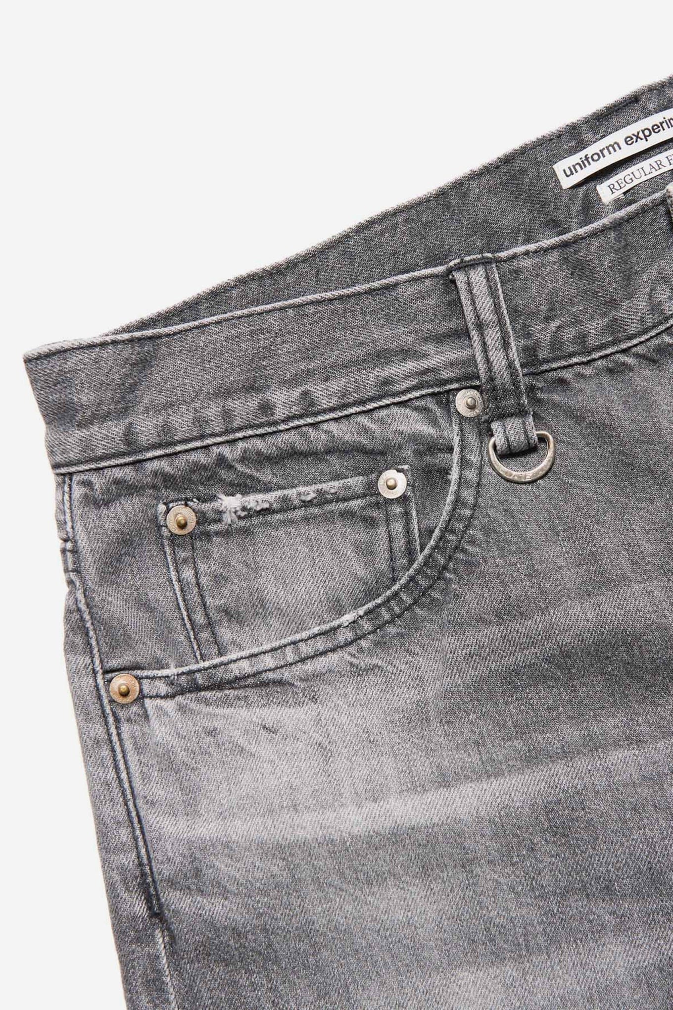 Uniform Experiment DAMAGED REGULAR - FIT JEANS
