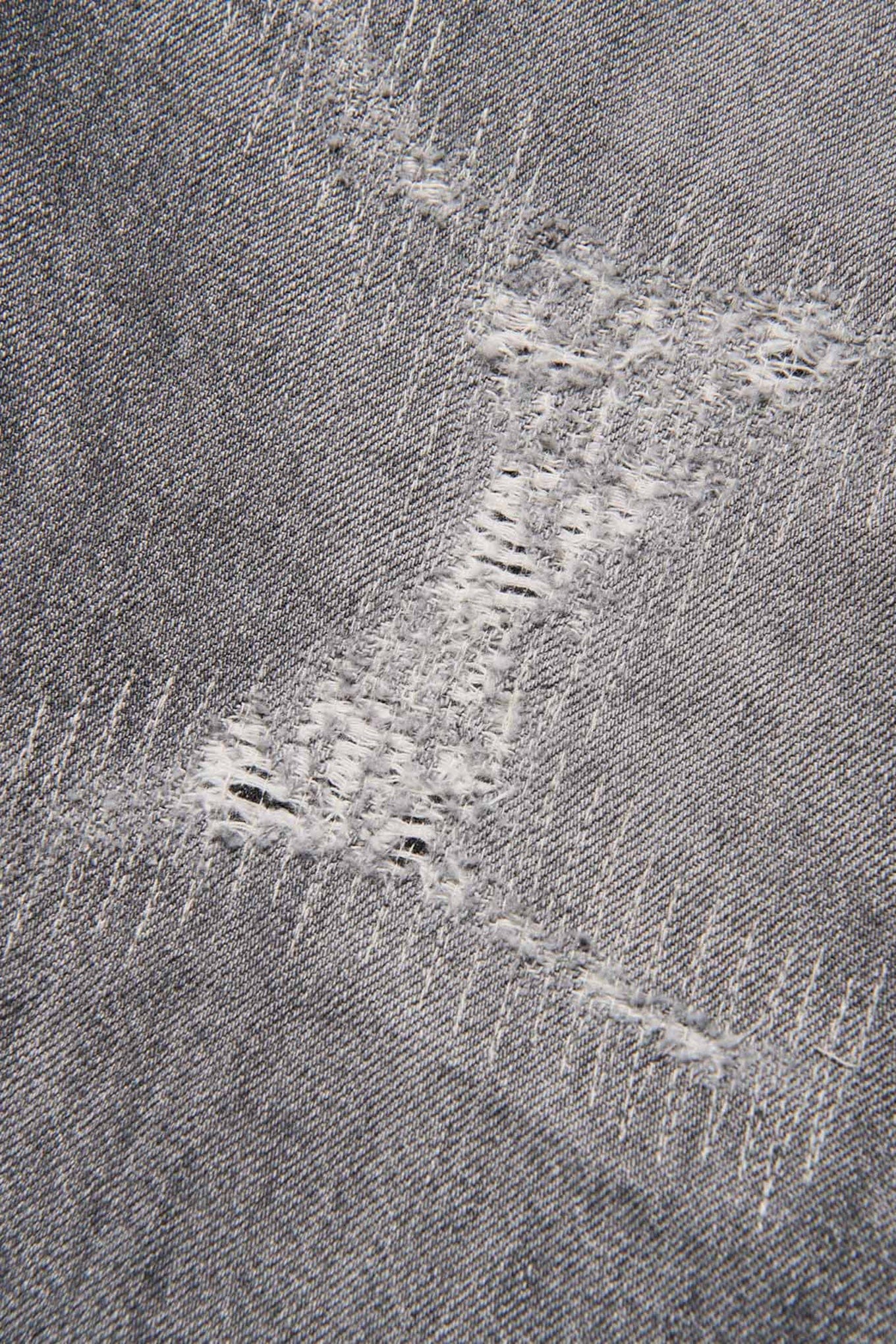 Uniform Experiment DAMAGED REGULAR - FIT JEANS
