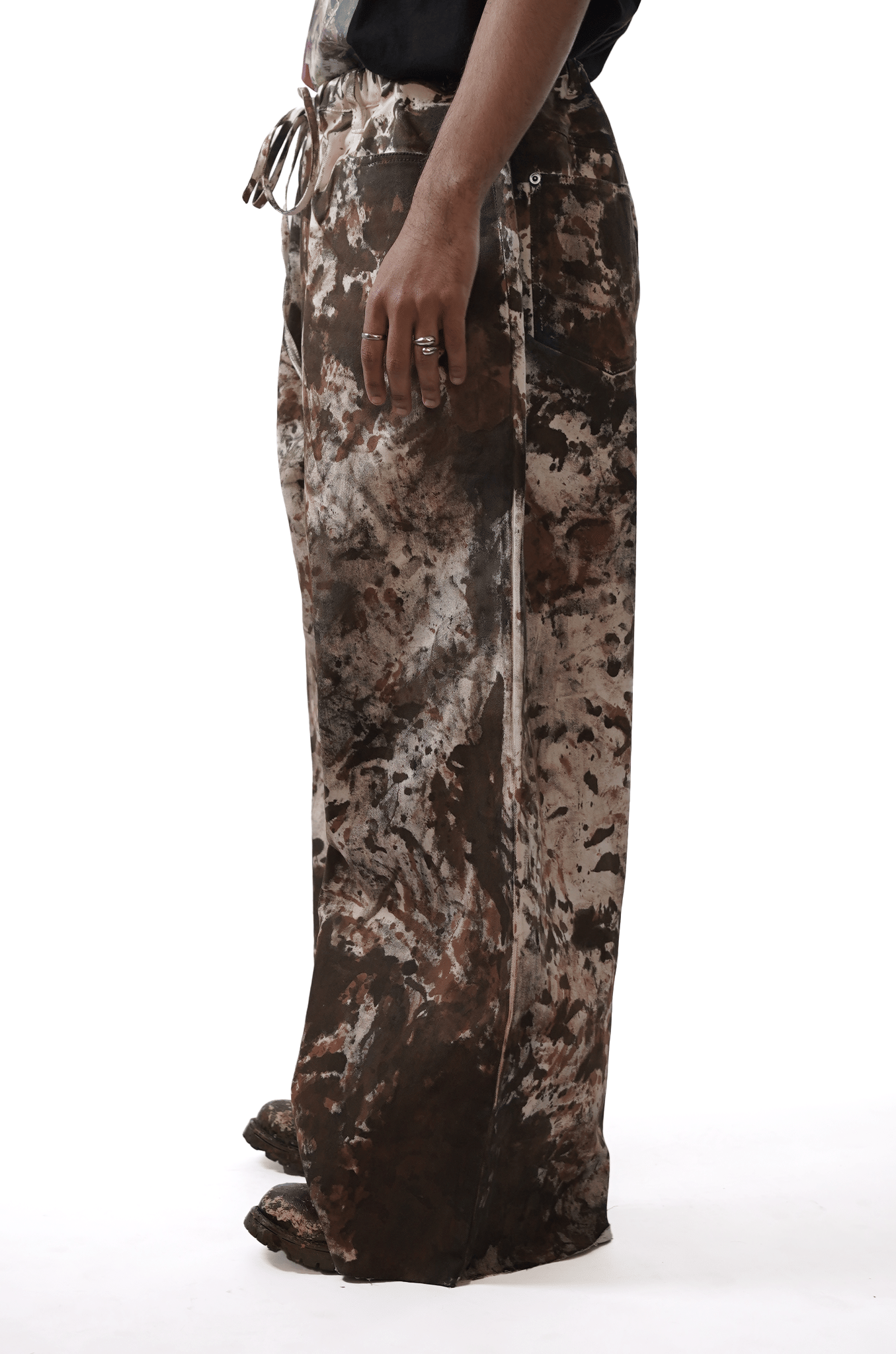 WHITE* Oversized unisex denim with all - over hand - painted mud - washed surface (White)