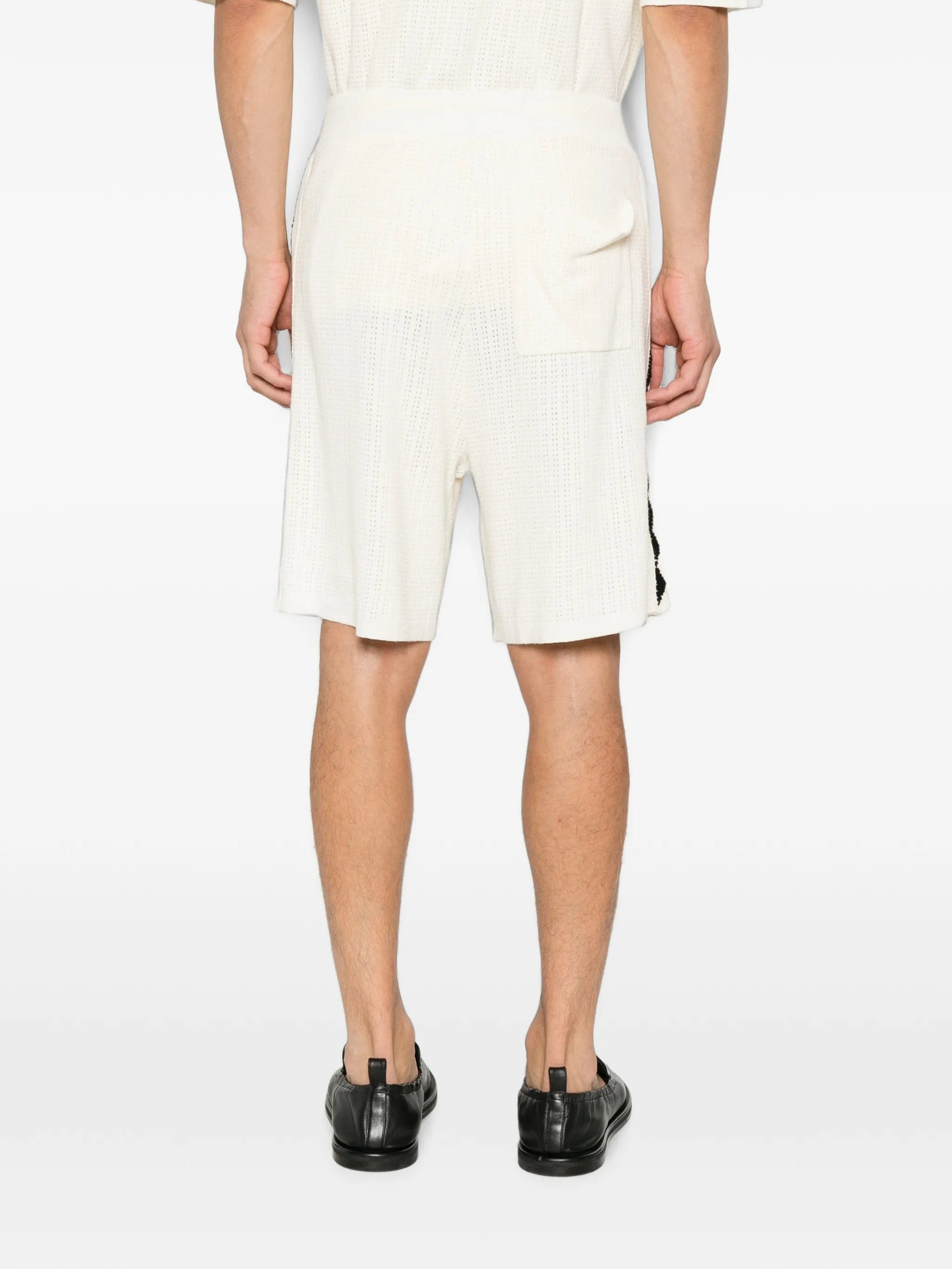 Commas triangle - embroidered shorts