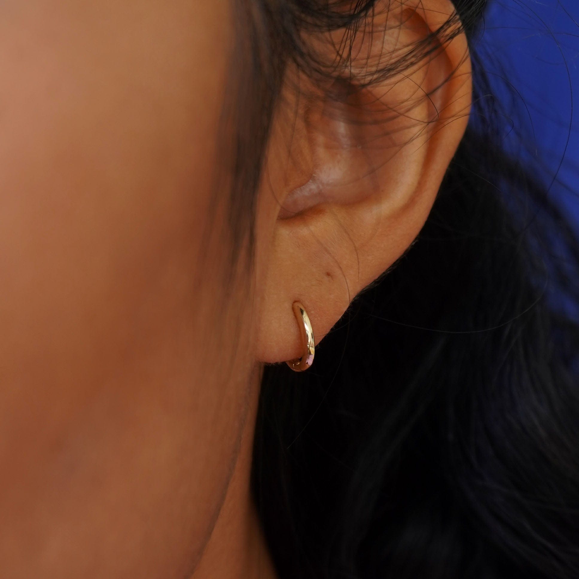 Automic Gold Studio Small Curvy Huggie Hoops