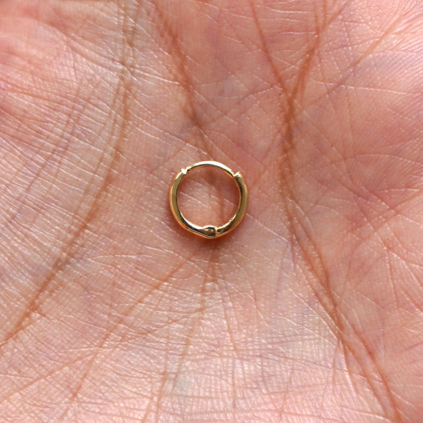 Automic Gold Studio Mini Curvy Huggie Hoops