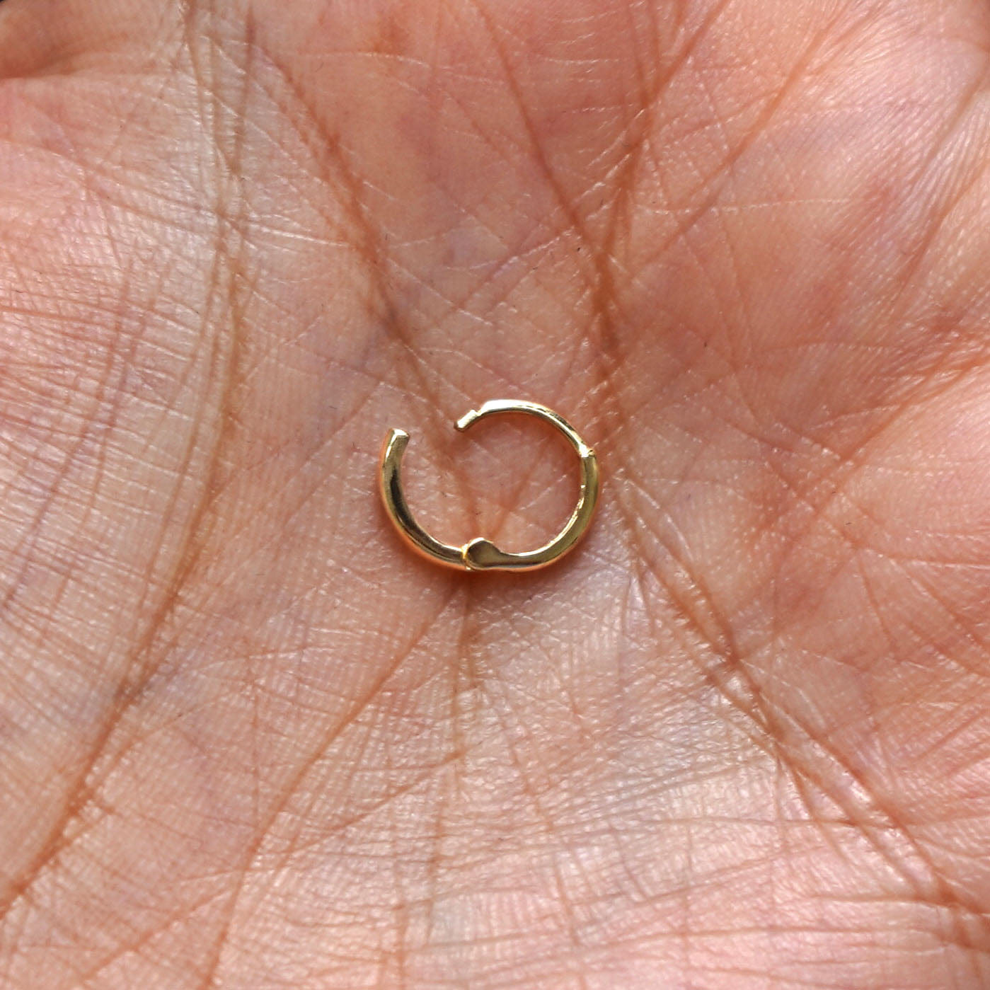 Automic Gold Studio Mini Curvy Huggie Hoops