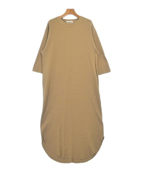 +81 Branca Dresses