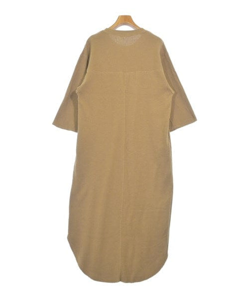 +81 Branca Dresses