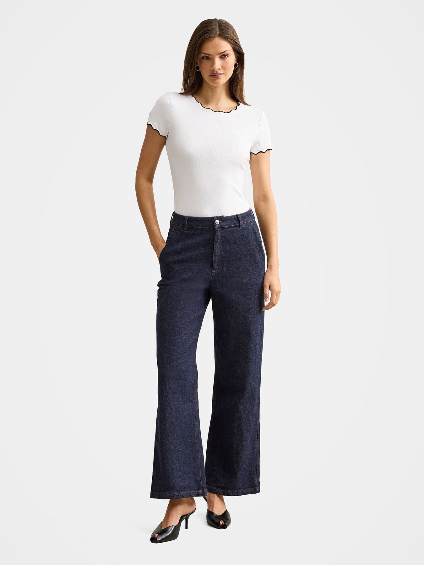 Forever New Rebecca Scallop Trim T - Shirt White