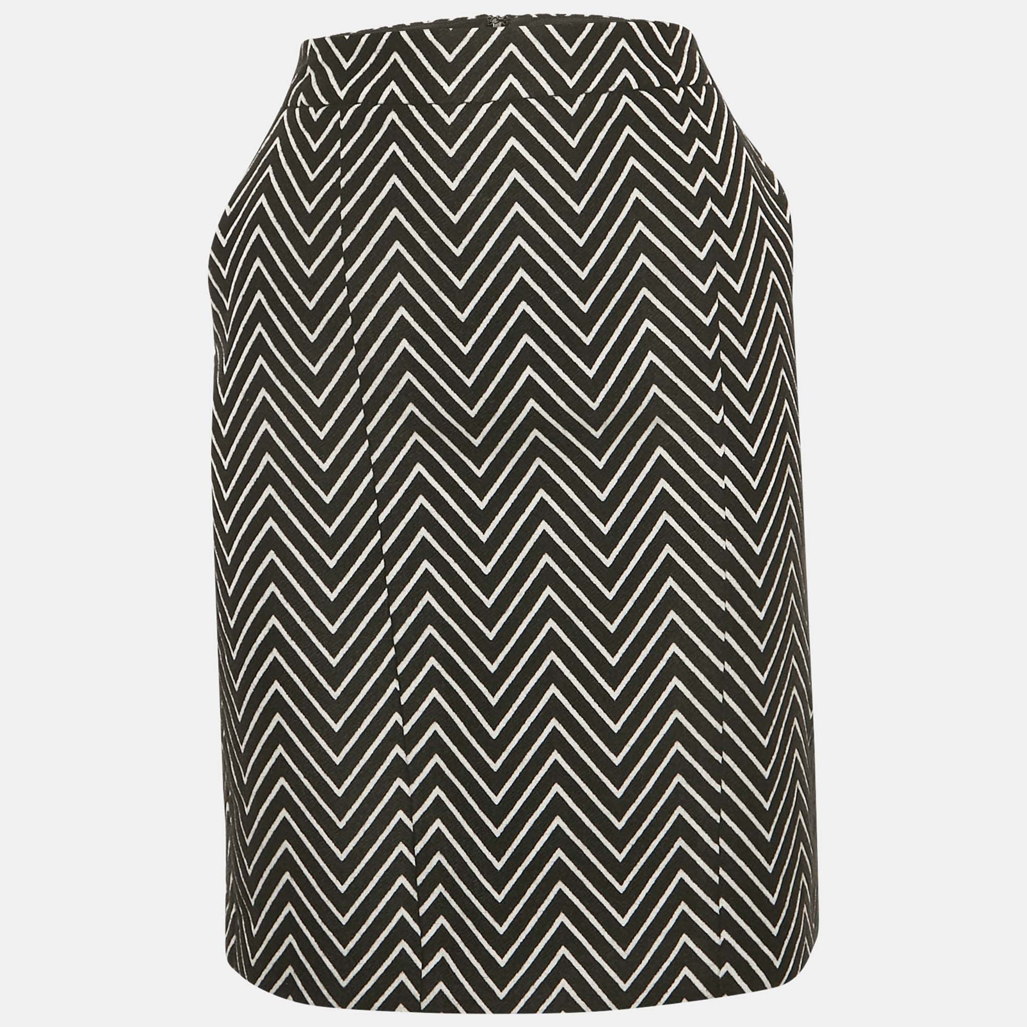 WHITE* Black/white Chevron Patterned Knit Short Skirt