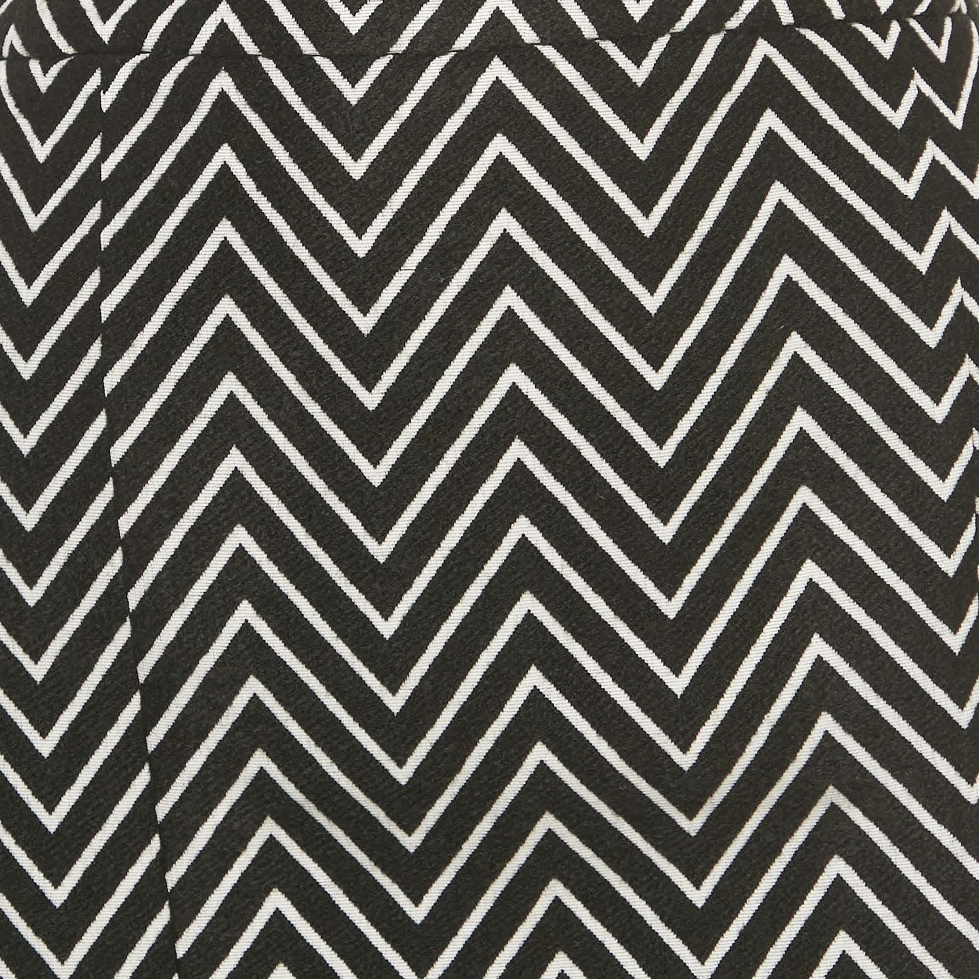 WHITE* Black/white Chevron Patterned Knit Short Skirt