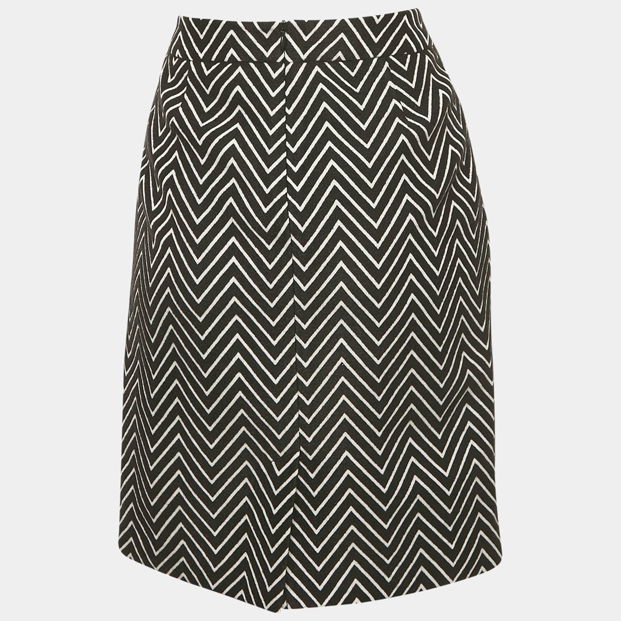 WHITE* Black/white Chevron Patterned Knit Short Skirt