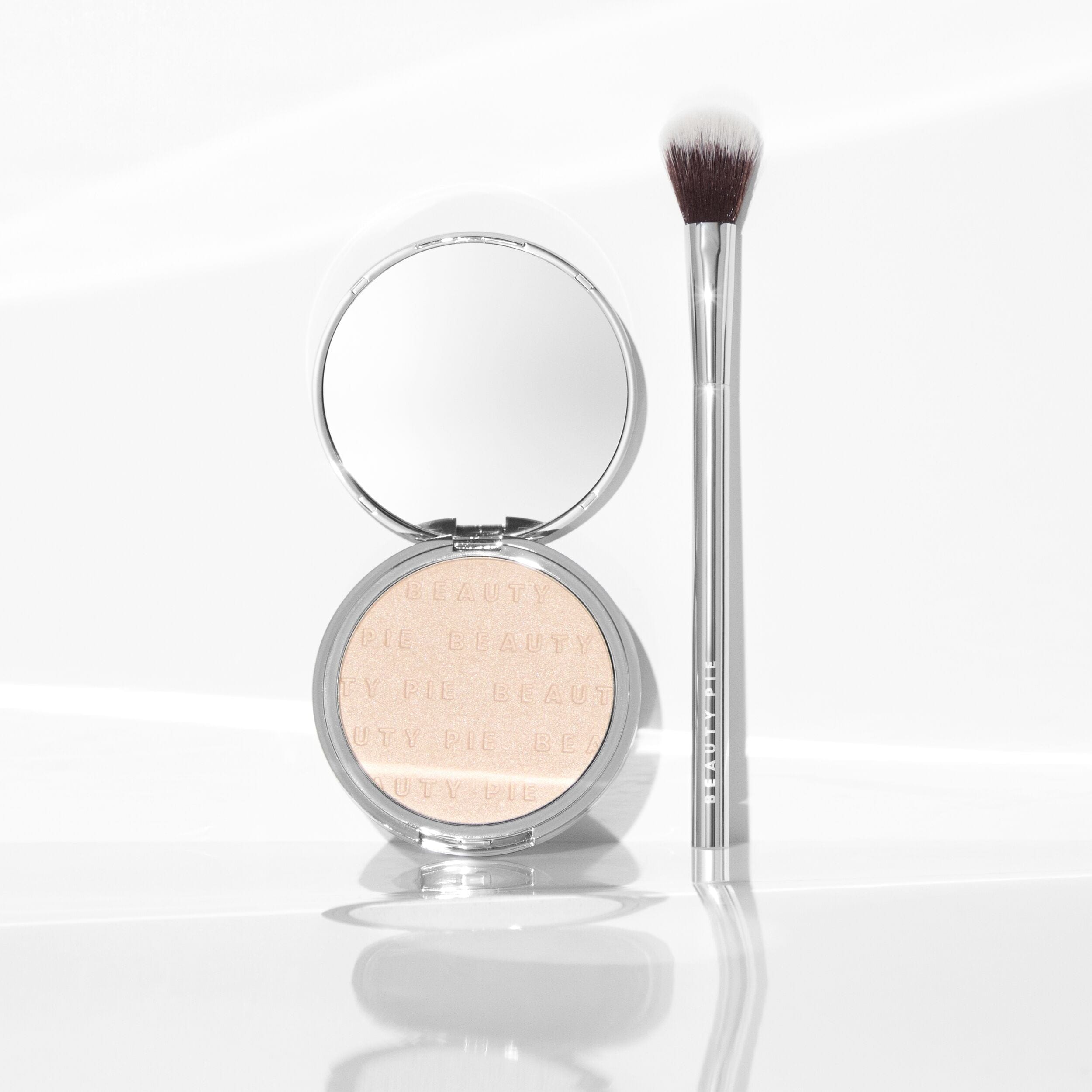 TRIPLE Makeup Must - Haves The Triple Beauty Powder Highlighter & Brush