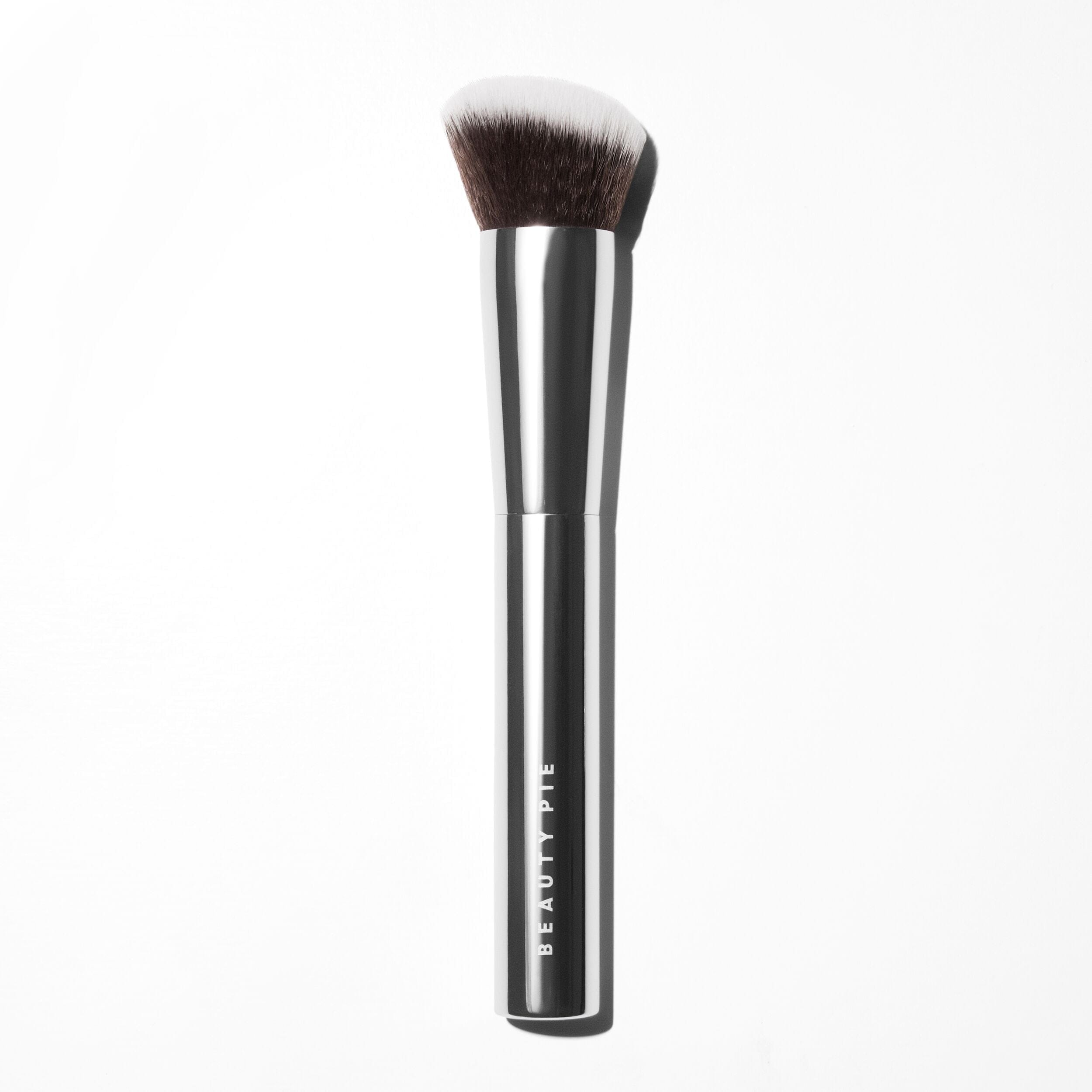Beauty Pie Seamless Foundation Buffing Brush 001