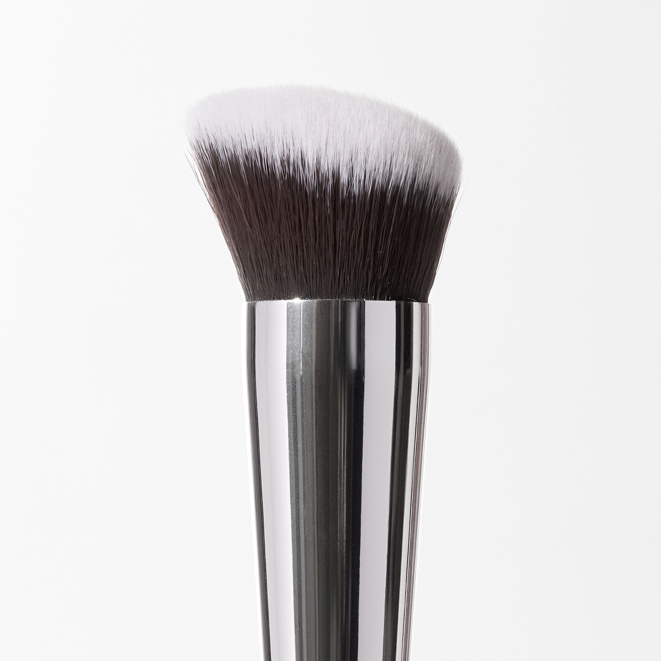 Beauty Pie Seamless Foundation Buffing Brush 001