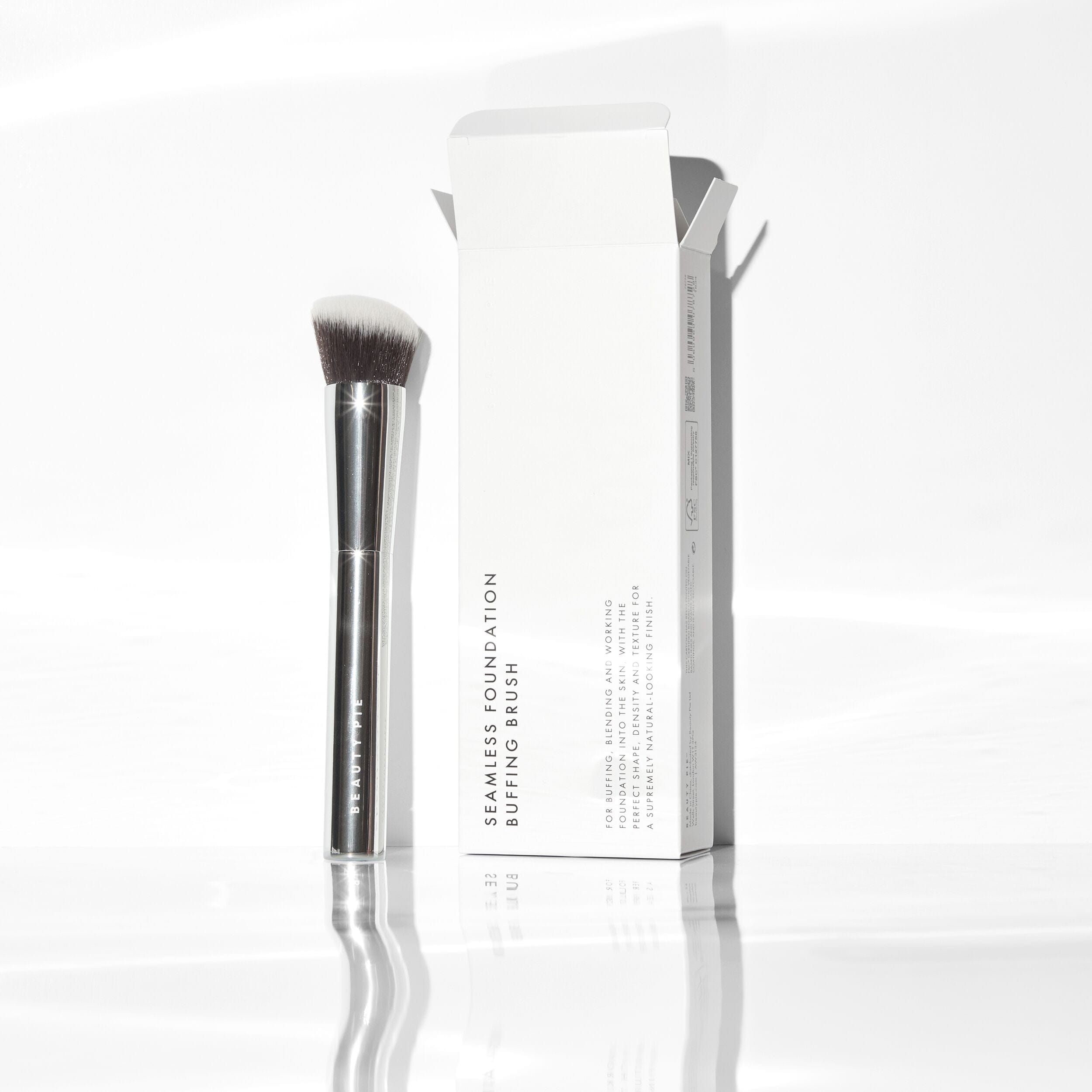 Beauty Pie Seamless Foundation Buffing Brush 001