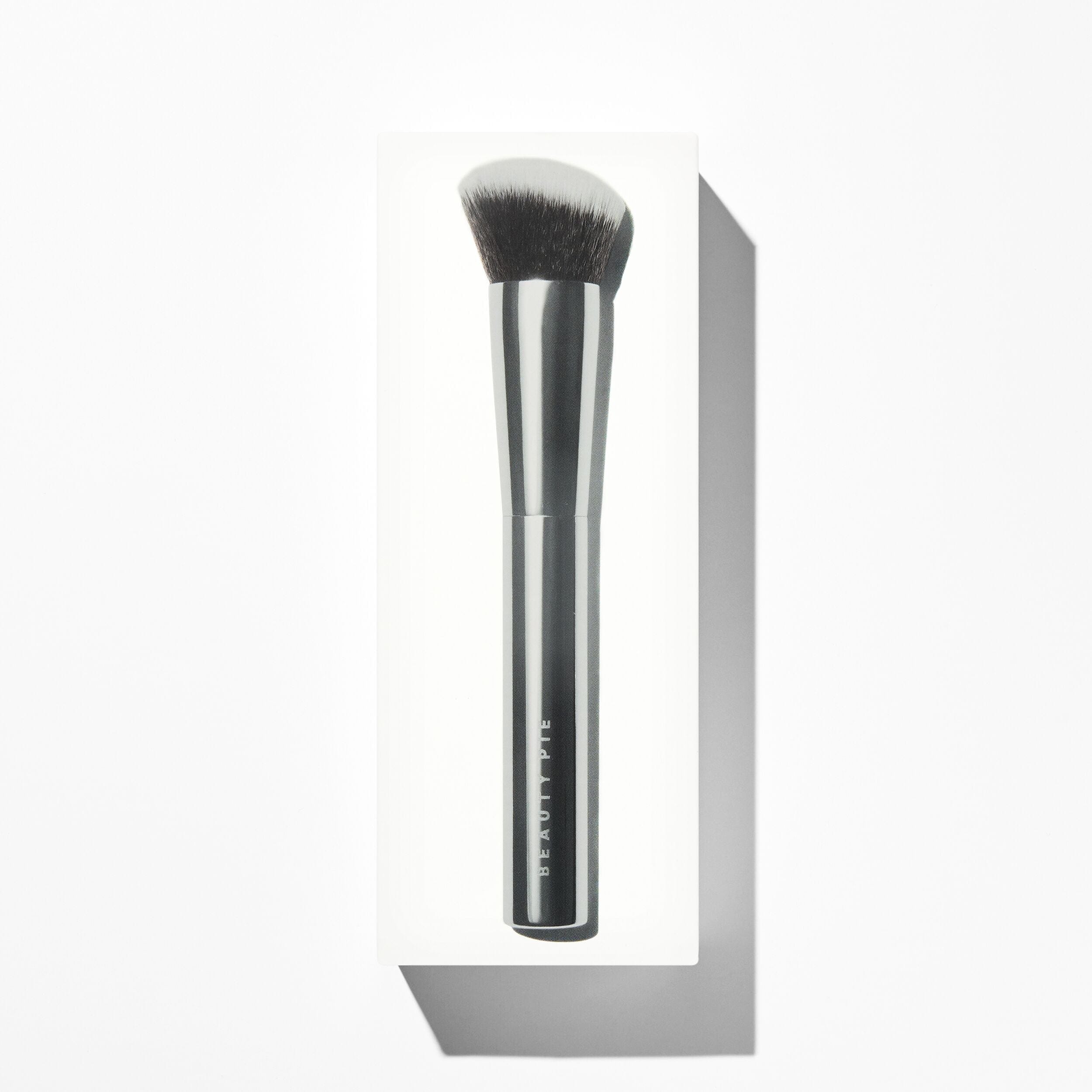 Beauty Pie Seamless Foundation Buffing Brush 001