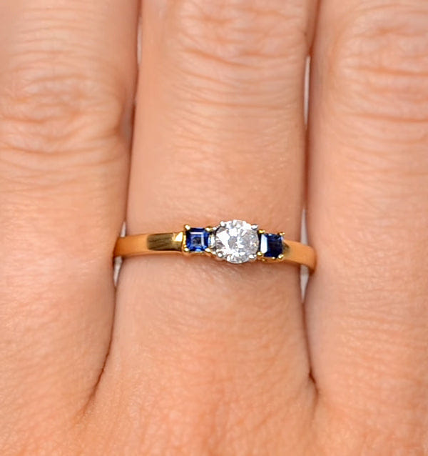 Diamond 0.25ct And Sapphire 18K Gold Ring