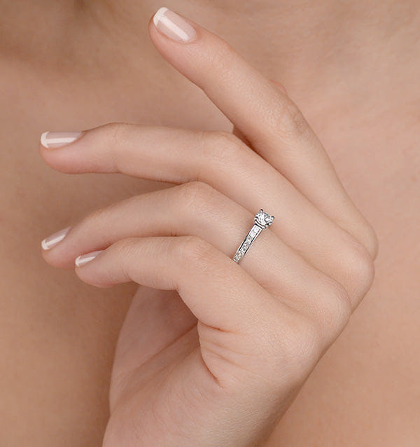 PRINCESS Sidestone Lab Diamond Ring Eleri 0.90ct H/Si1 Princess Platinum