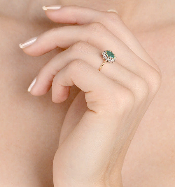 Diamond Emerald 0.83ct And Diamond 9K Gold Ring