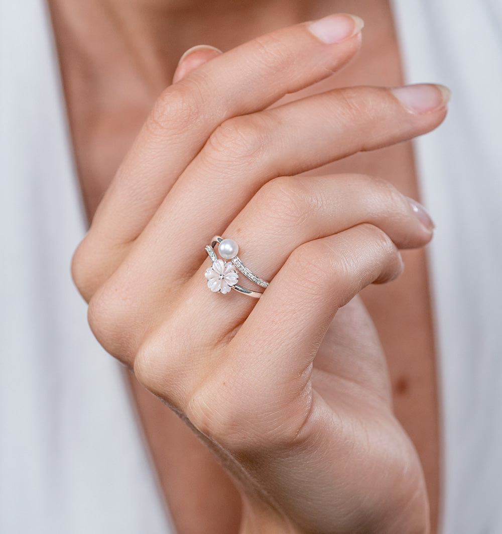 Diamond 4.5 mm Pearl with Shell and Diamond Stellato Ring in 9K White Gold