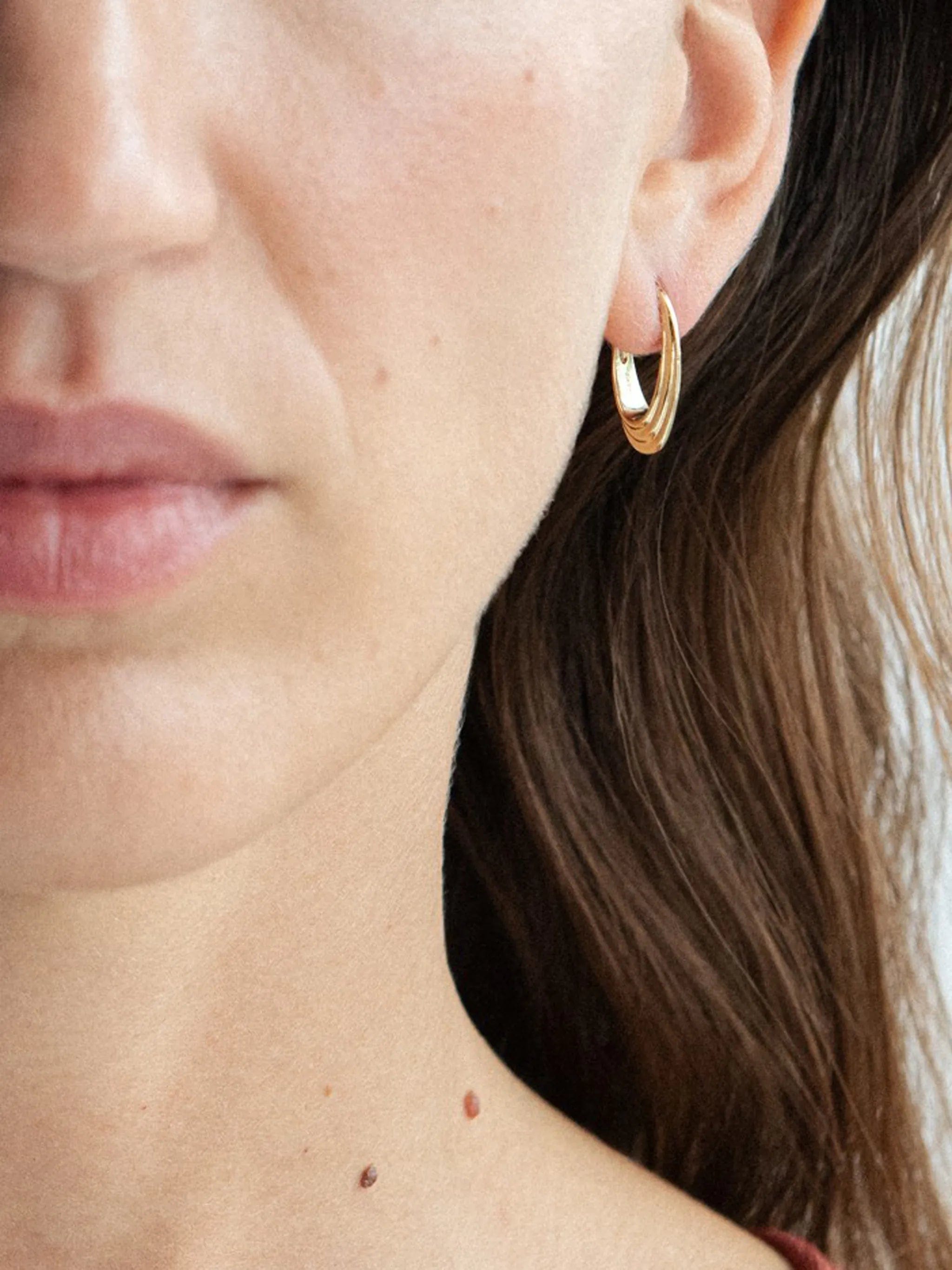 Otiumberg Roscida ridged hoop earrings