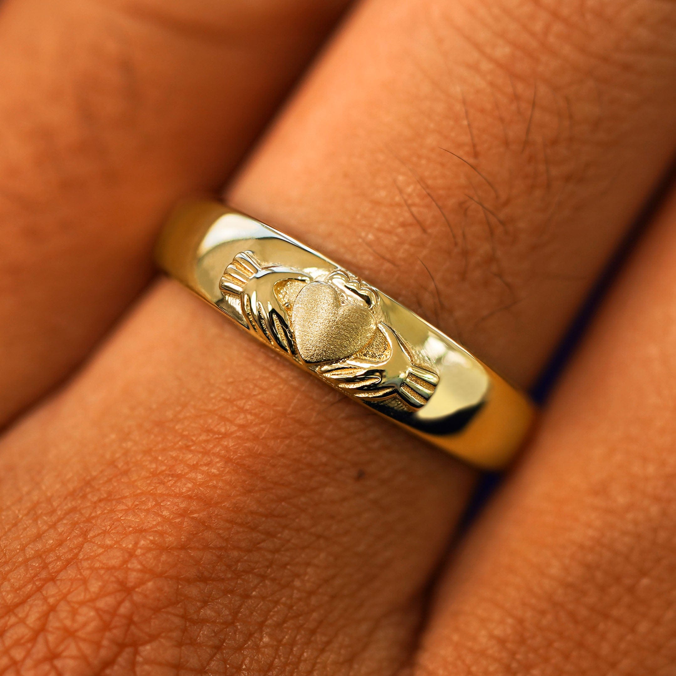 Automic Gold Studio Claddagh Band
