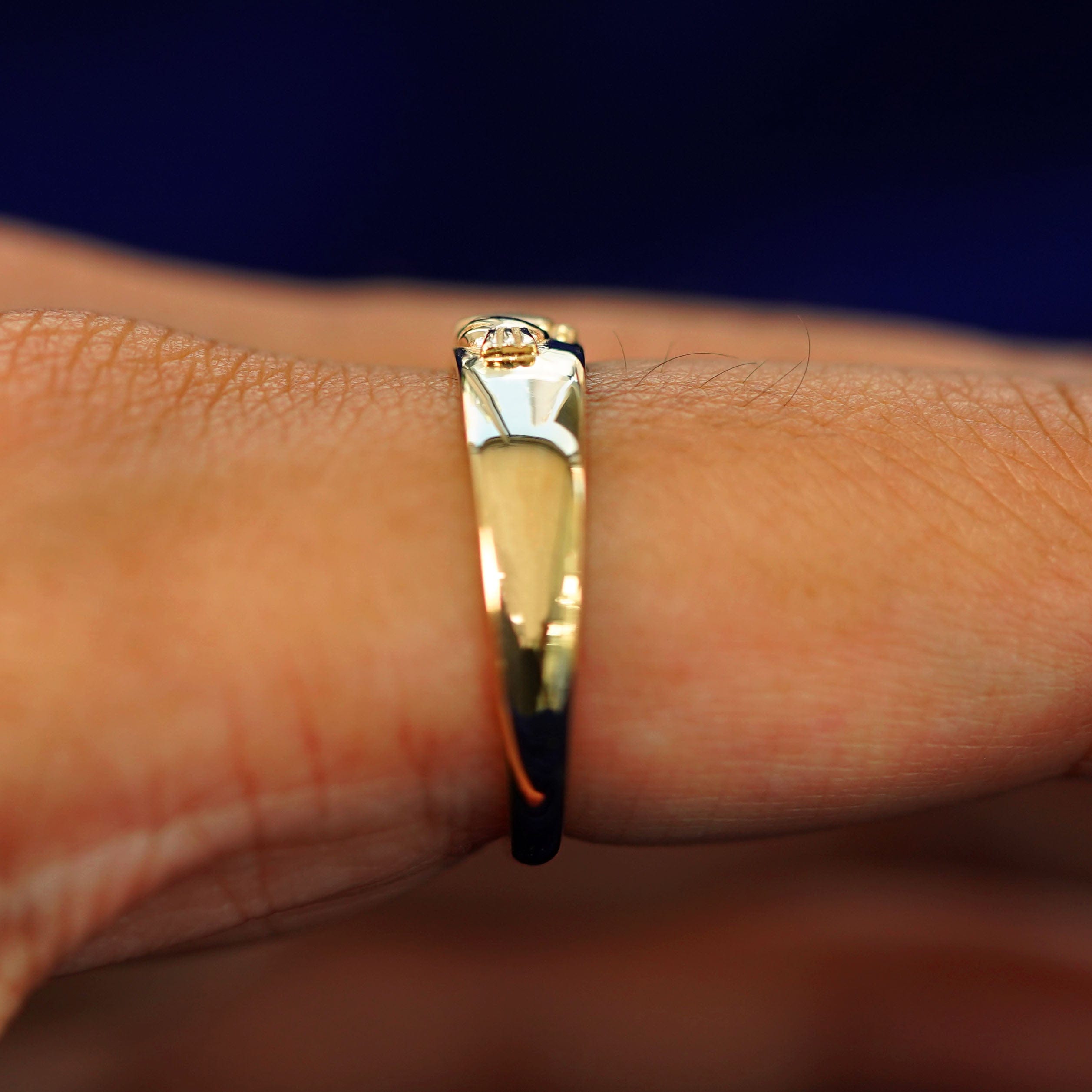 Automic Gold Studio Claddagh Band