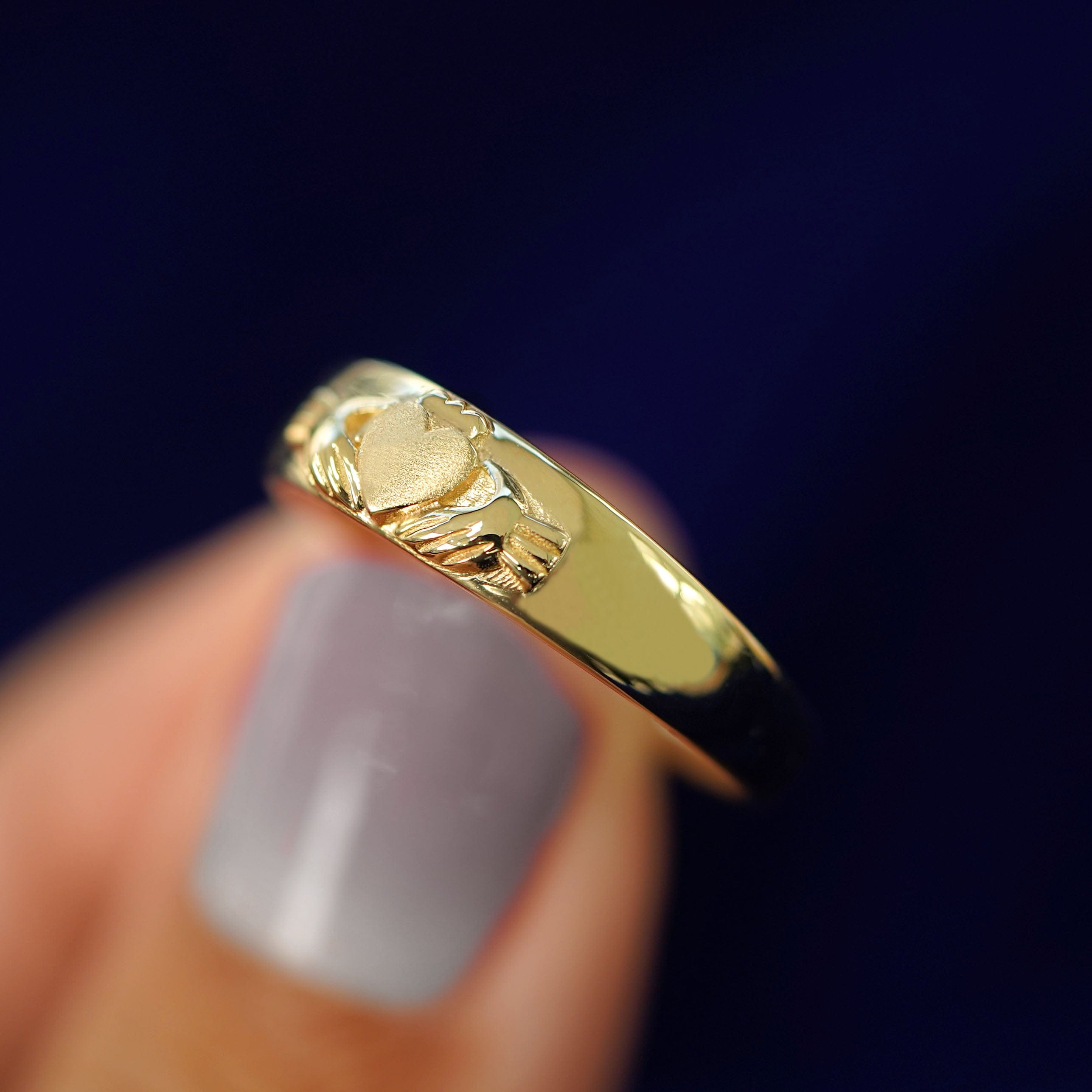 Automic Gold Studio Claddagh Band