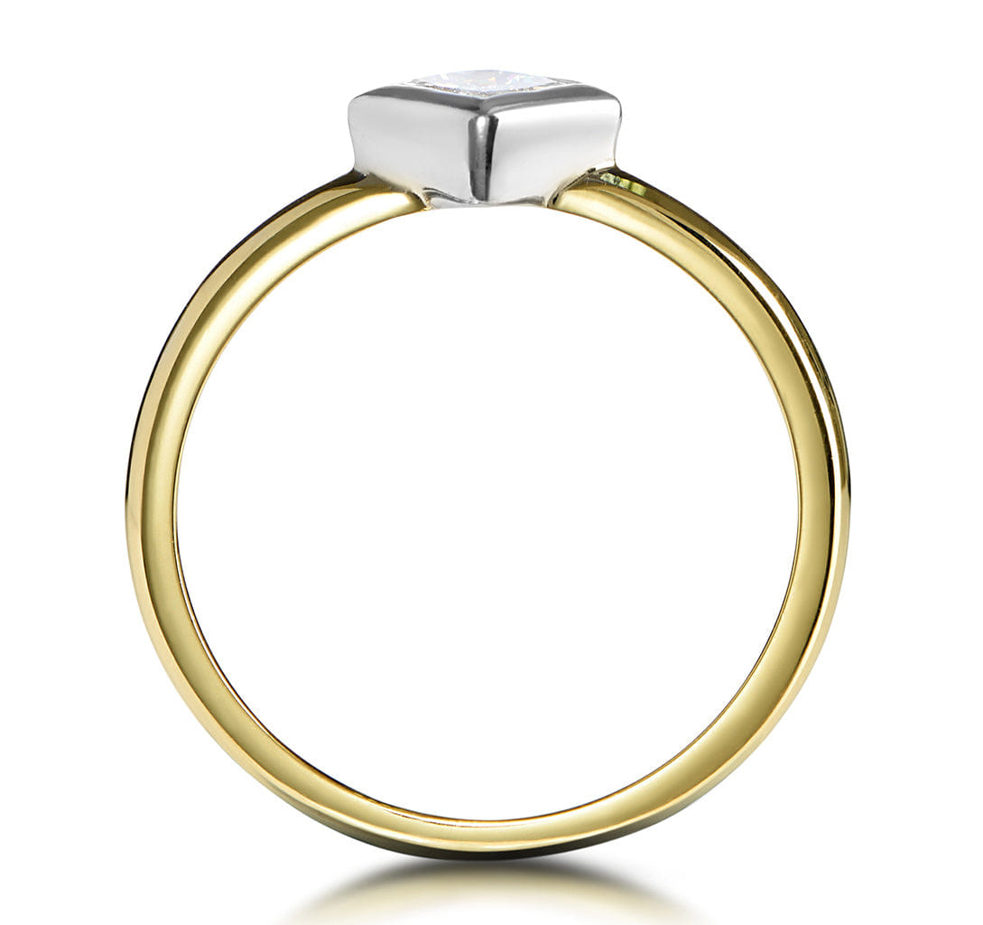 Solitaire 0.35ct Diamond Solitaire Princess Ring in 18K Gold - SIZE P 1/2