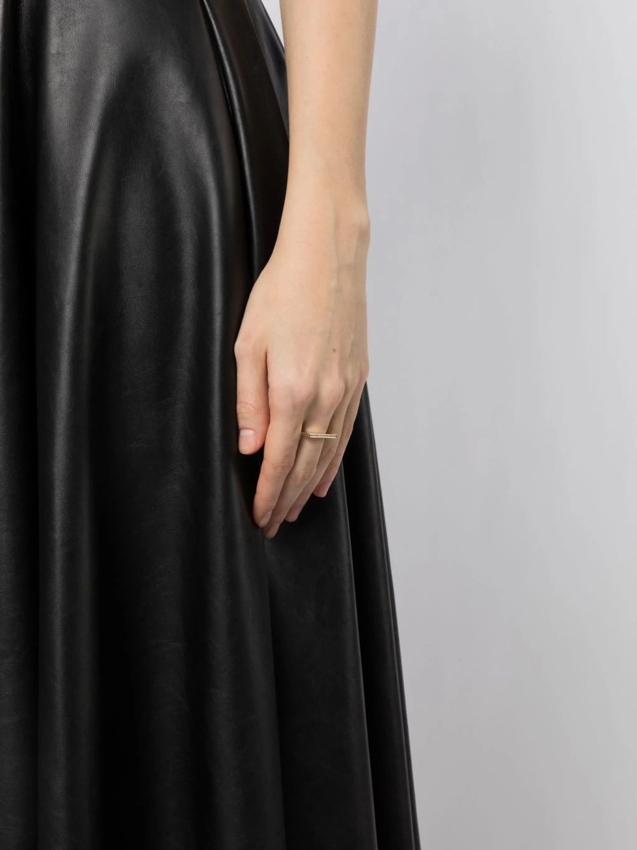 Tom Wood Sleek 9kt gold diamond ring